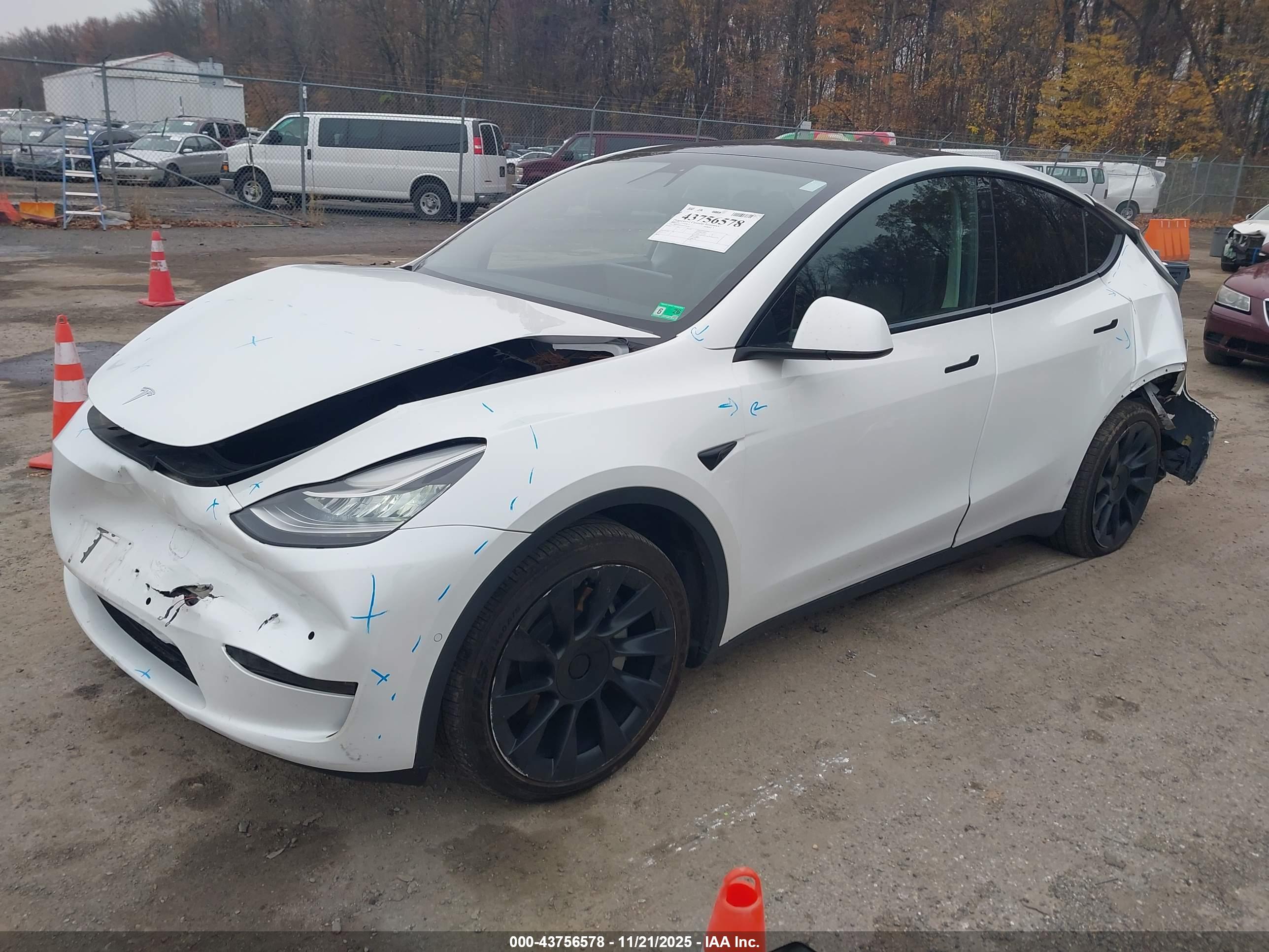 TESLA MODEL image 2