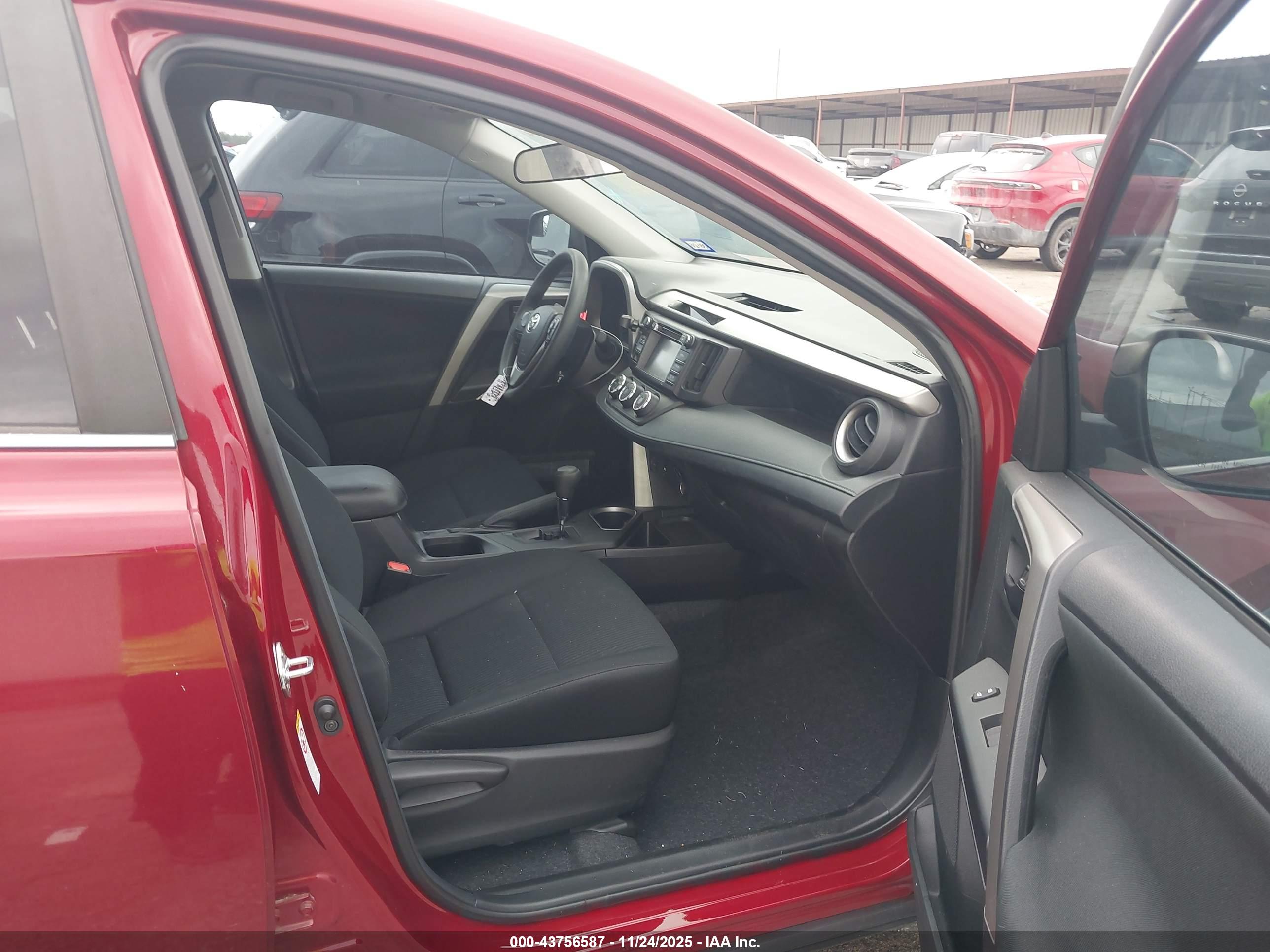 TOYOTA RAV4 image 5