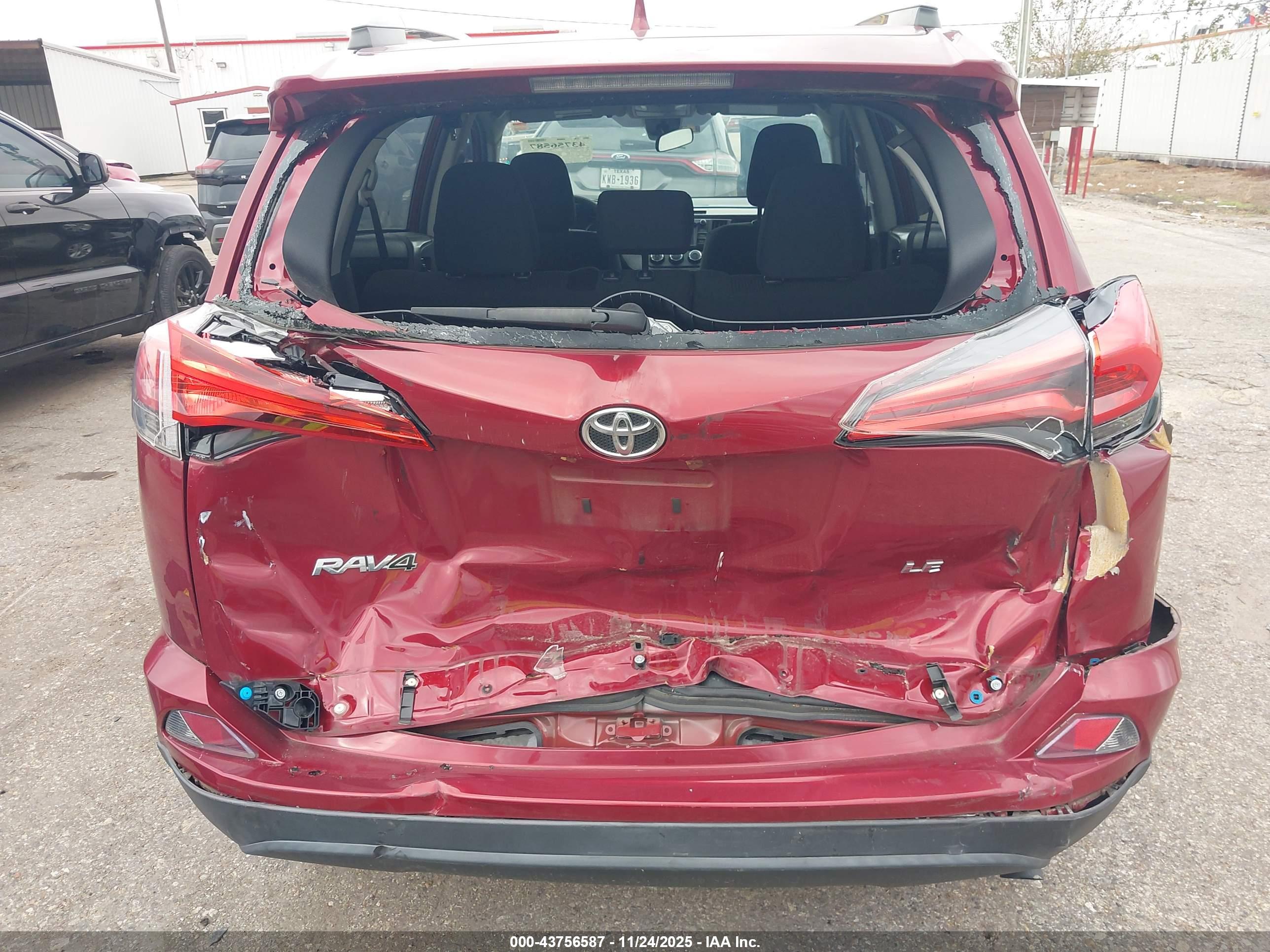 TOYOTA RAV4 image 6