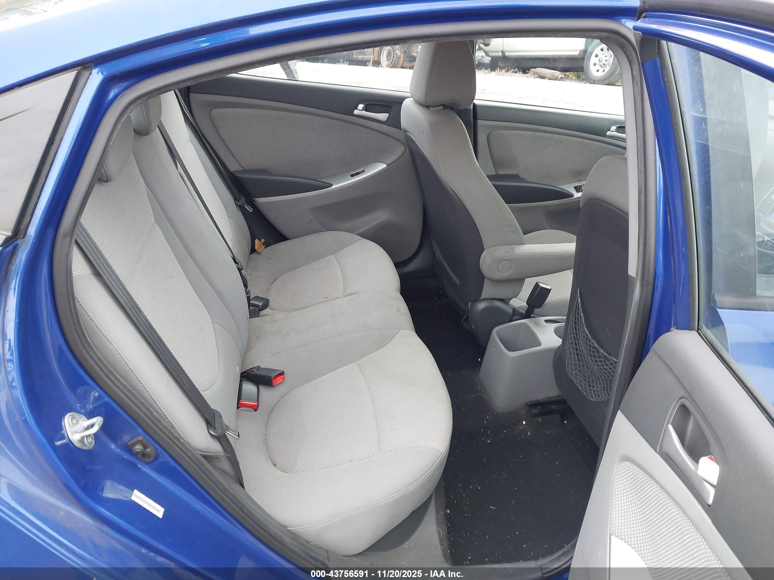 HYUNDAI ACCENT image 8