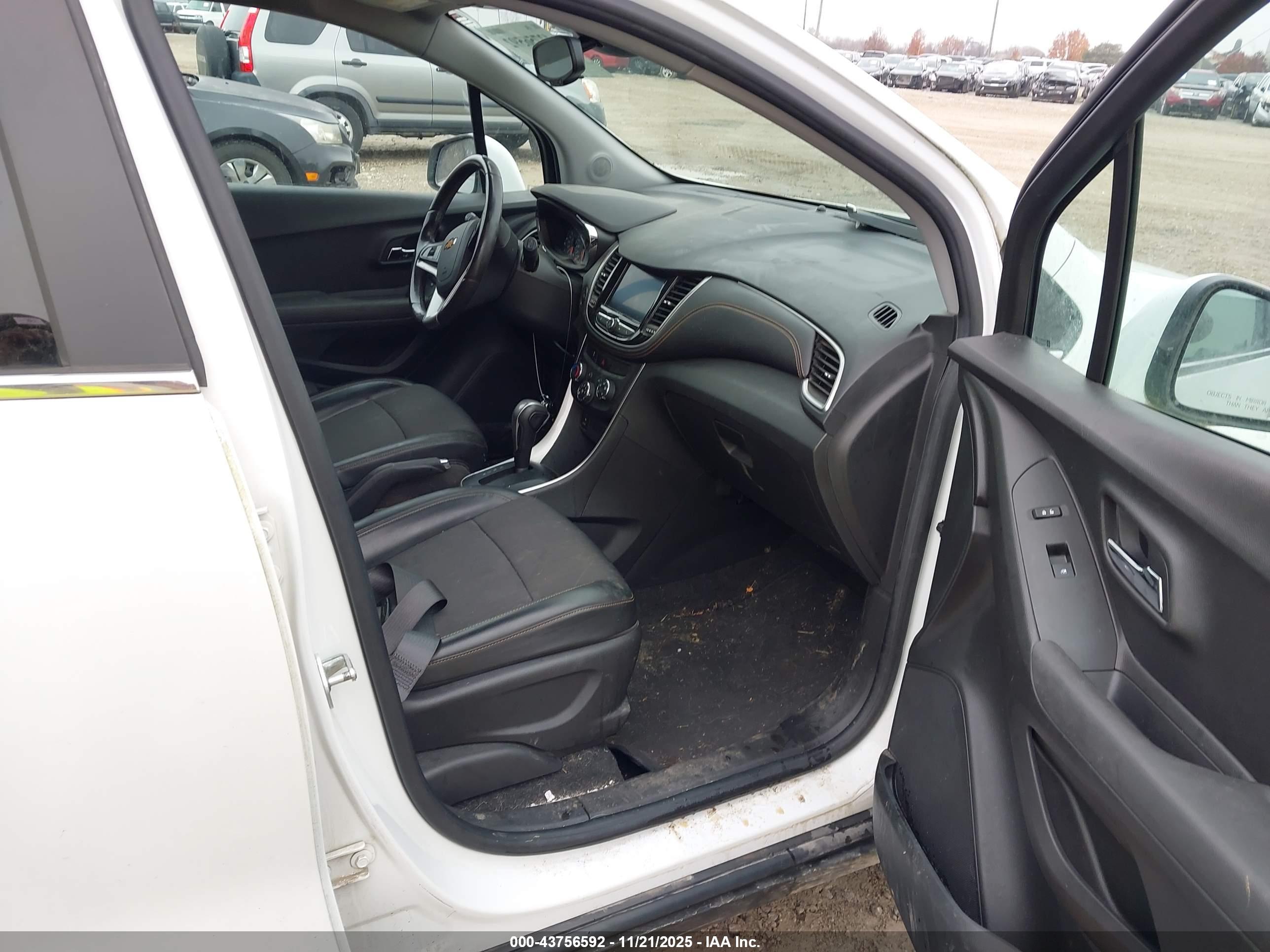 CHEVROLET TRAX image 5