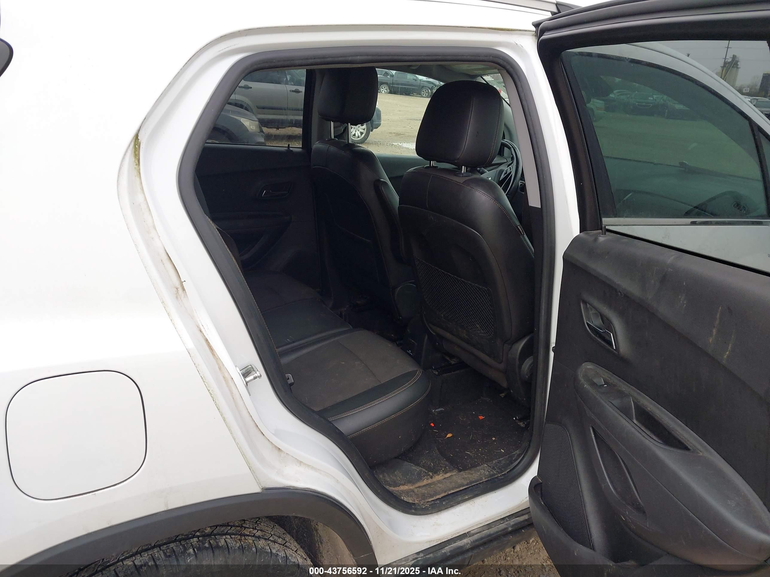 CHEVROLET TRAX image 8