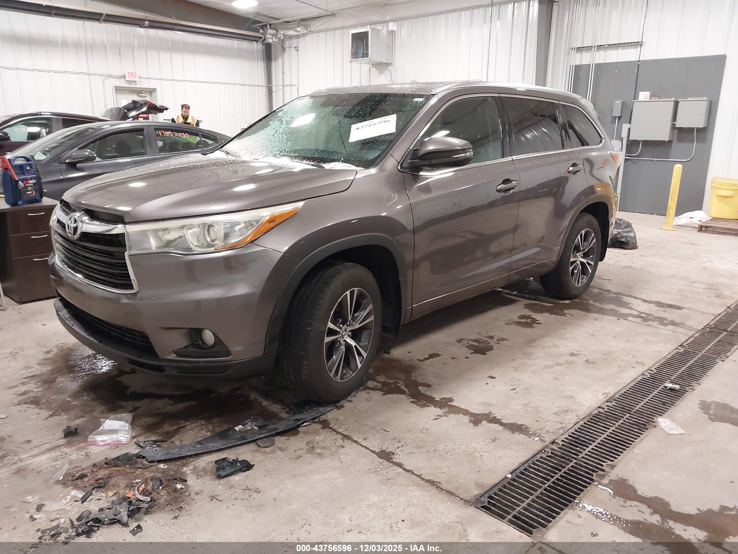 TOYOTA HIGHLANDER image 2