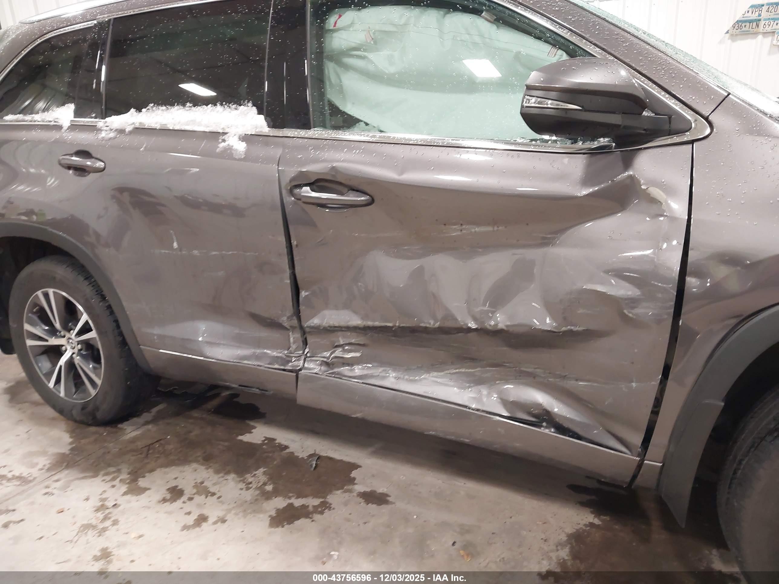TOYOTA HIGHLANDER image 6