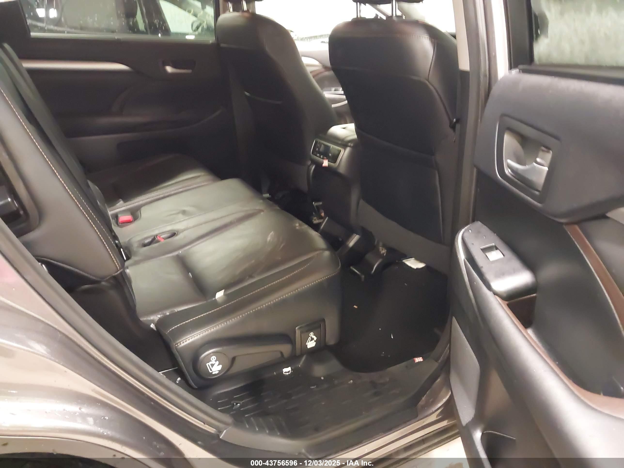 TOYOTA HIGHLANDER image 8