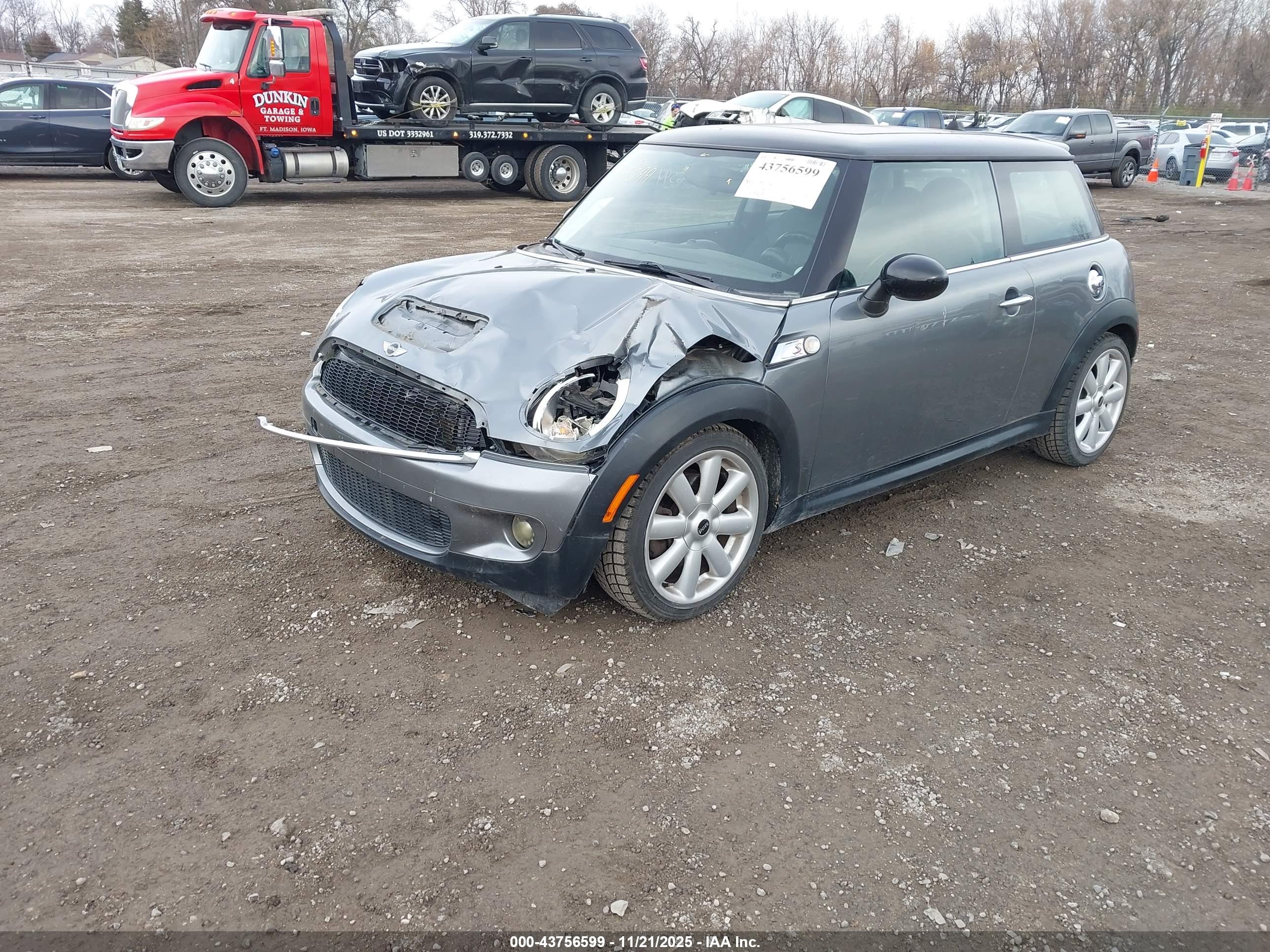 MINI COOPER image 2