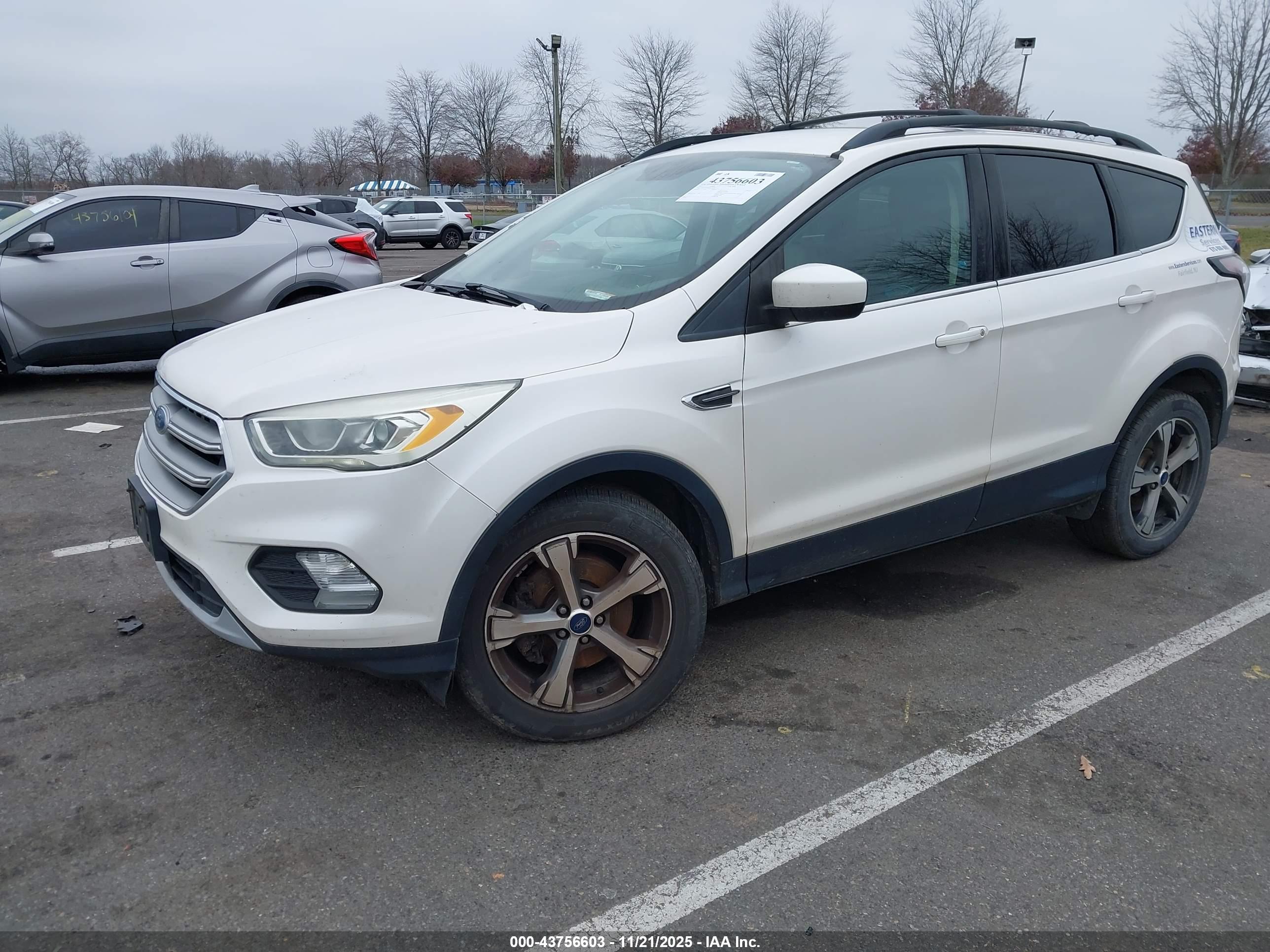 FORD ESCAPE image 2