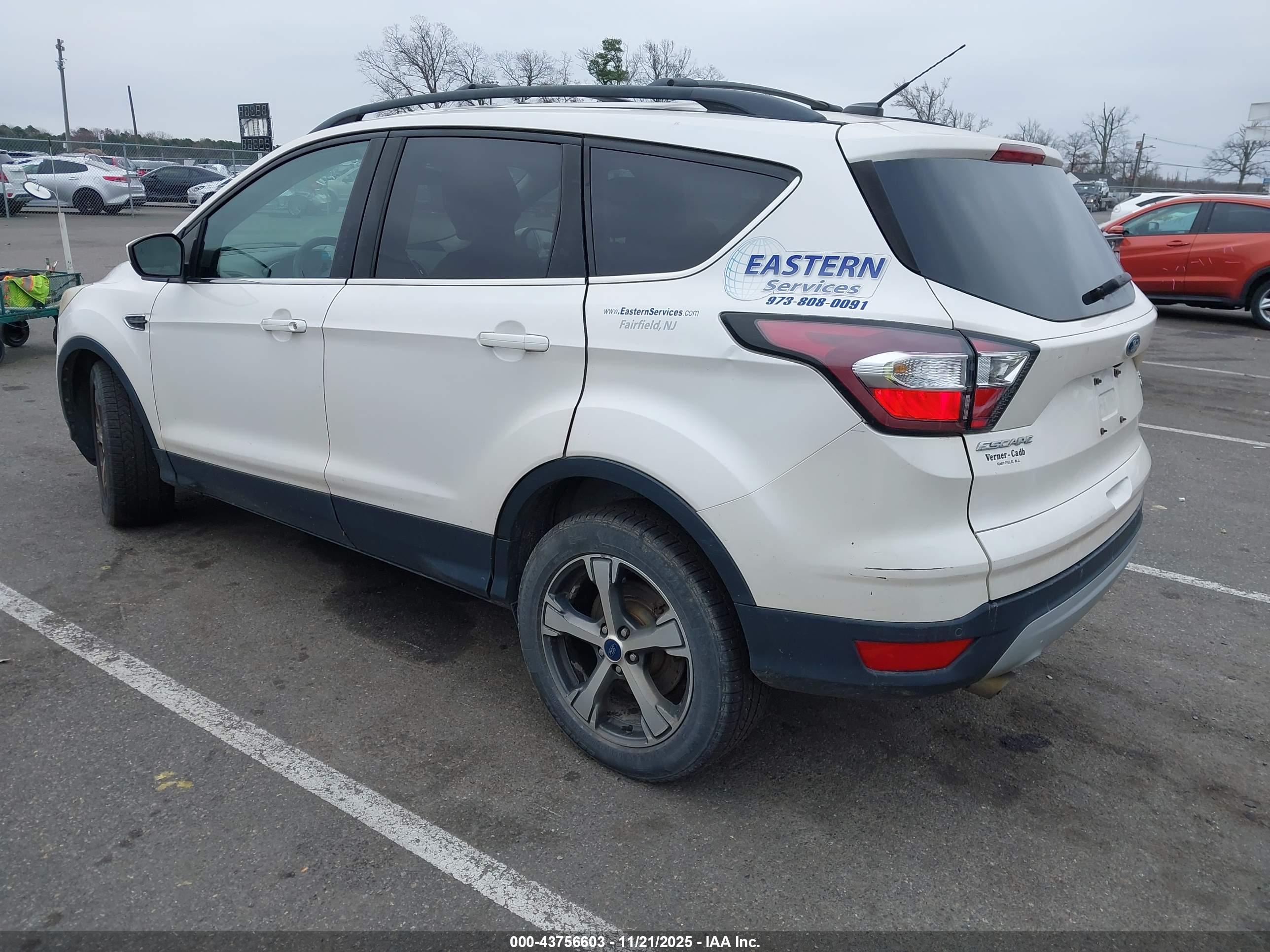 FORD ESCAPE image 3