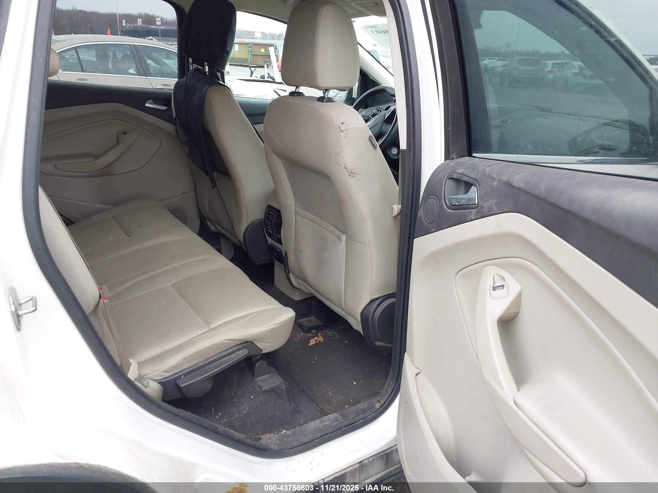 FORD ESCAPE image 8