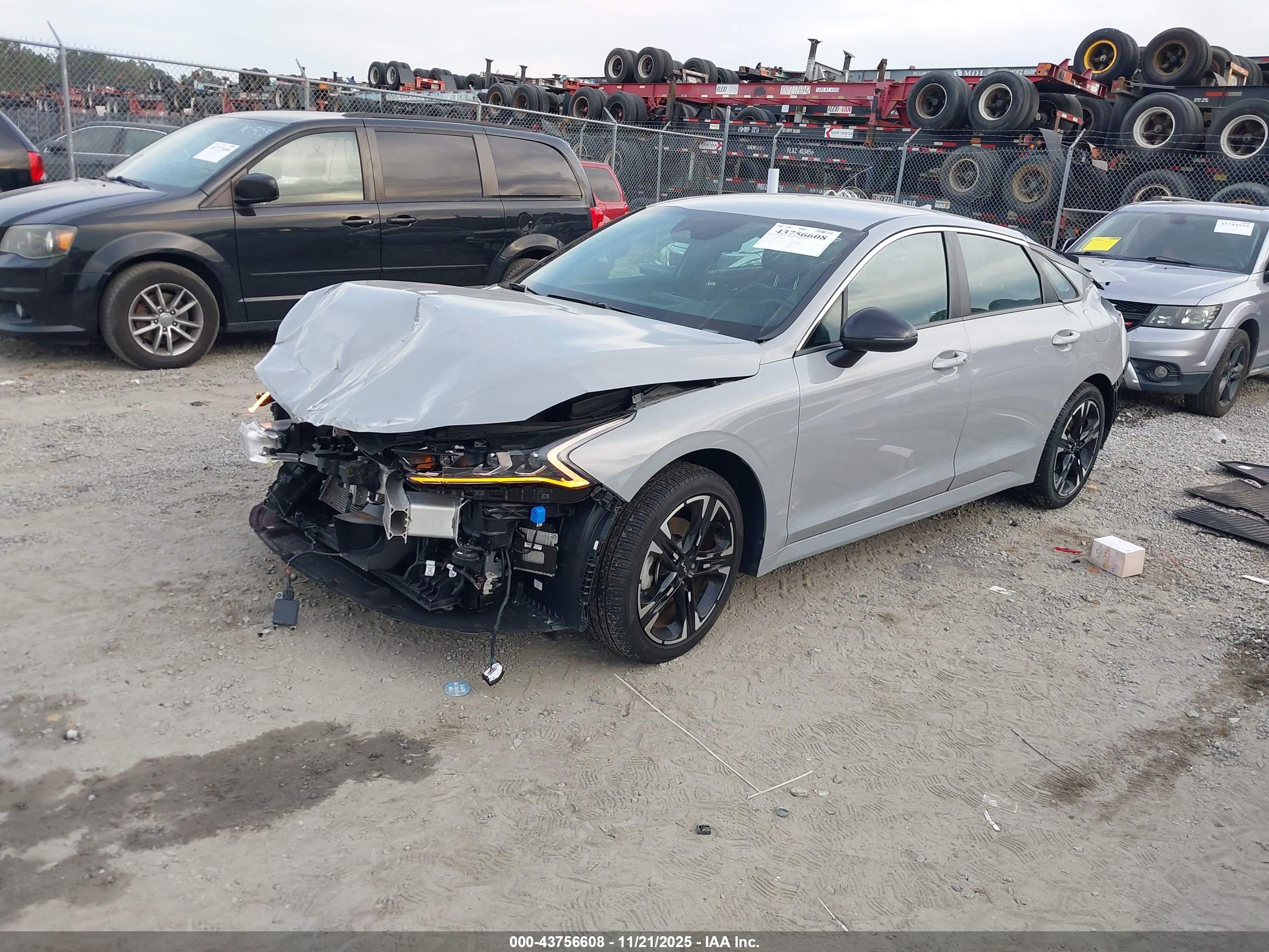 KIA K5 image 2