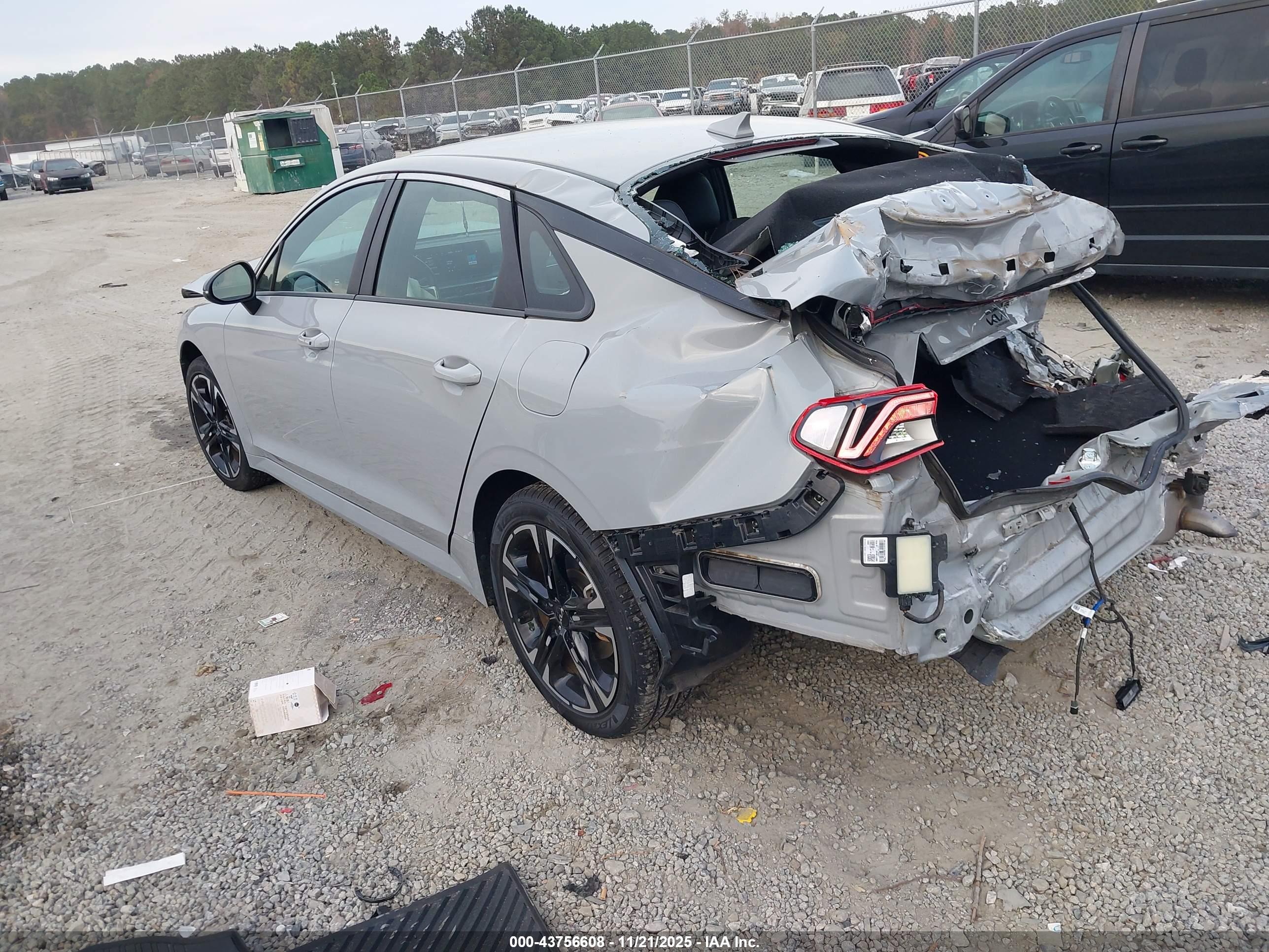 KIA K5 image 3