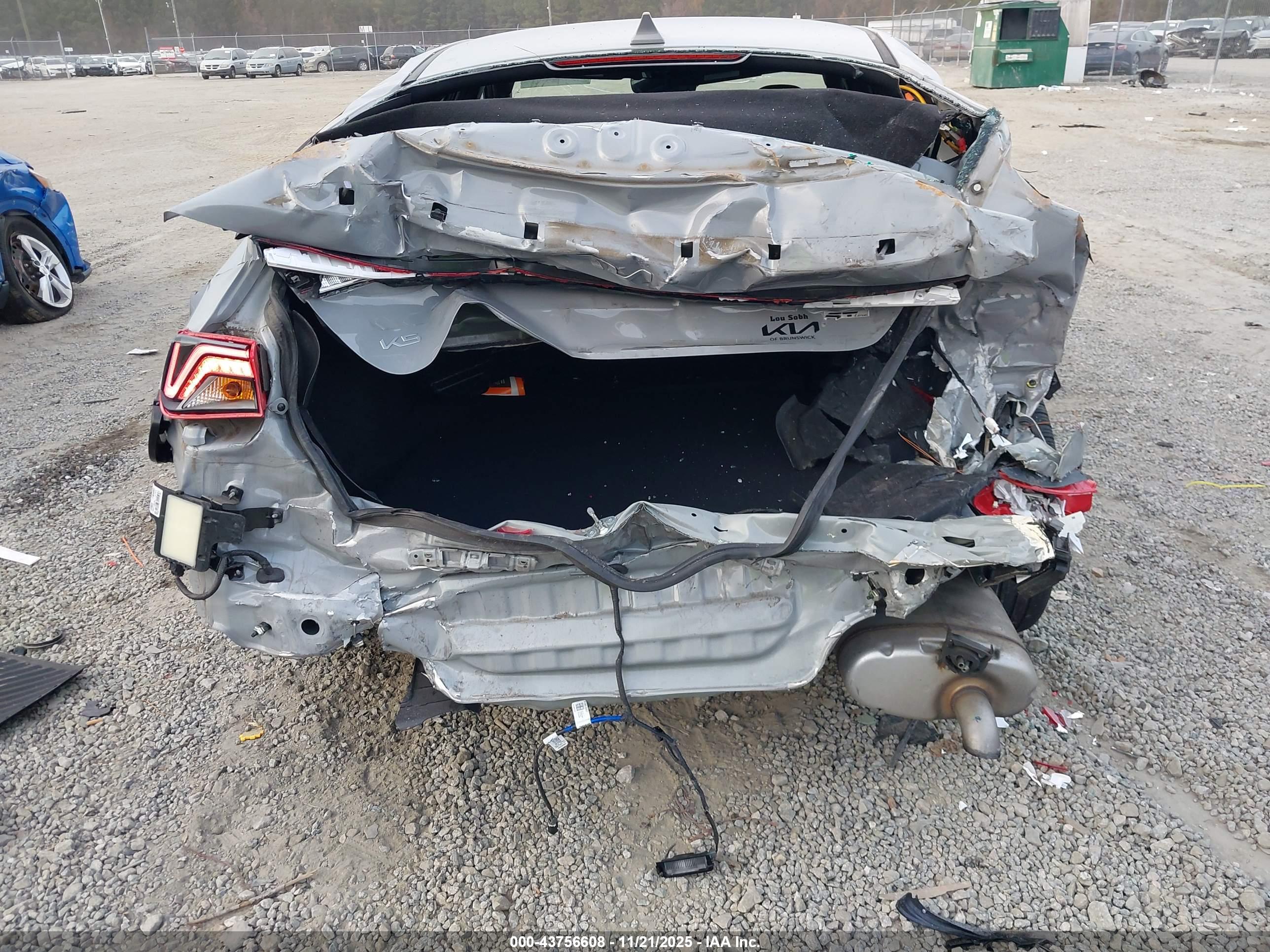 KIA K5 image 6