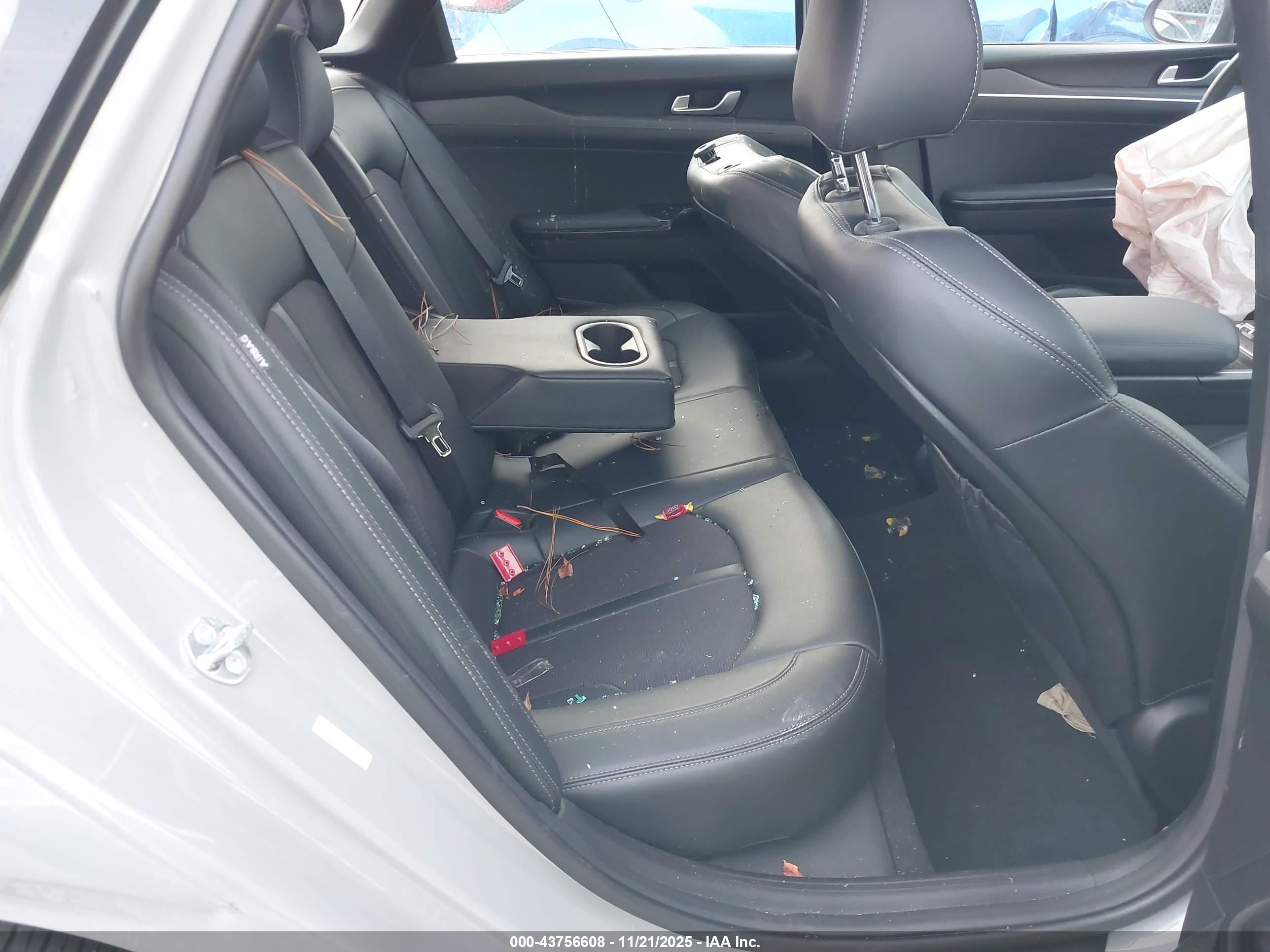 KIA K5 image 8