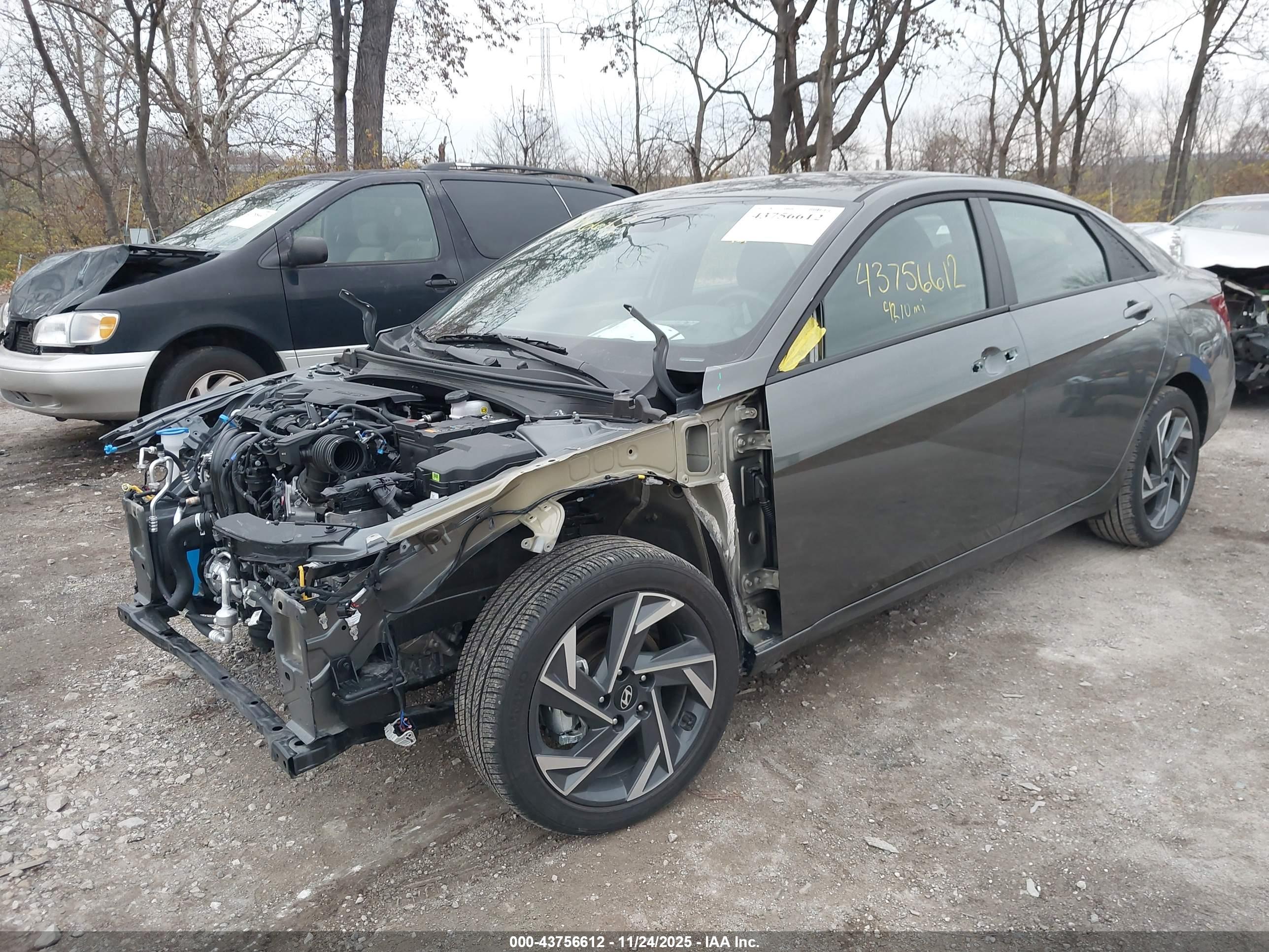 HYUNDAI ELANTRA image 6