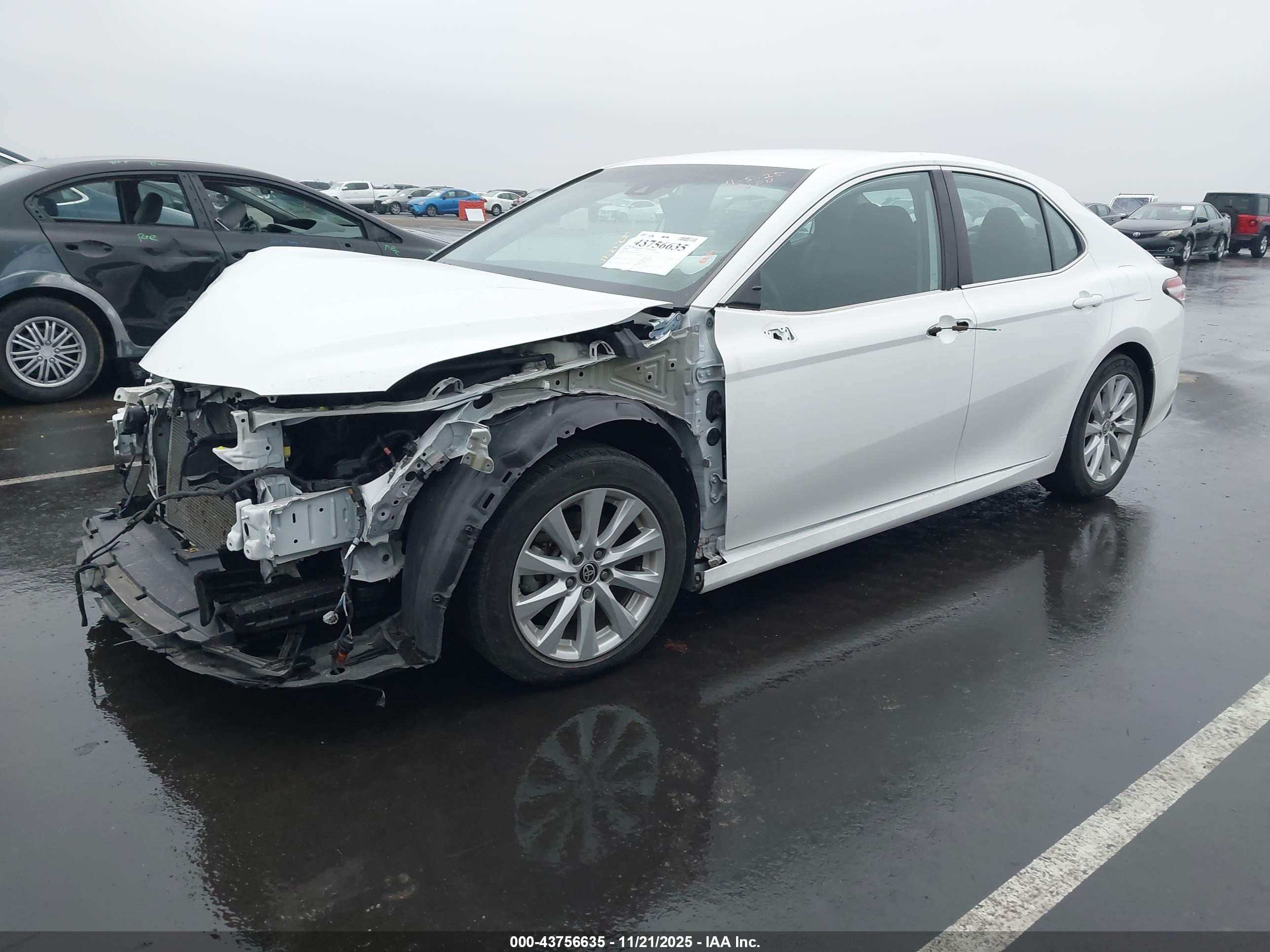 TOYOTA CAMRY image 2