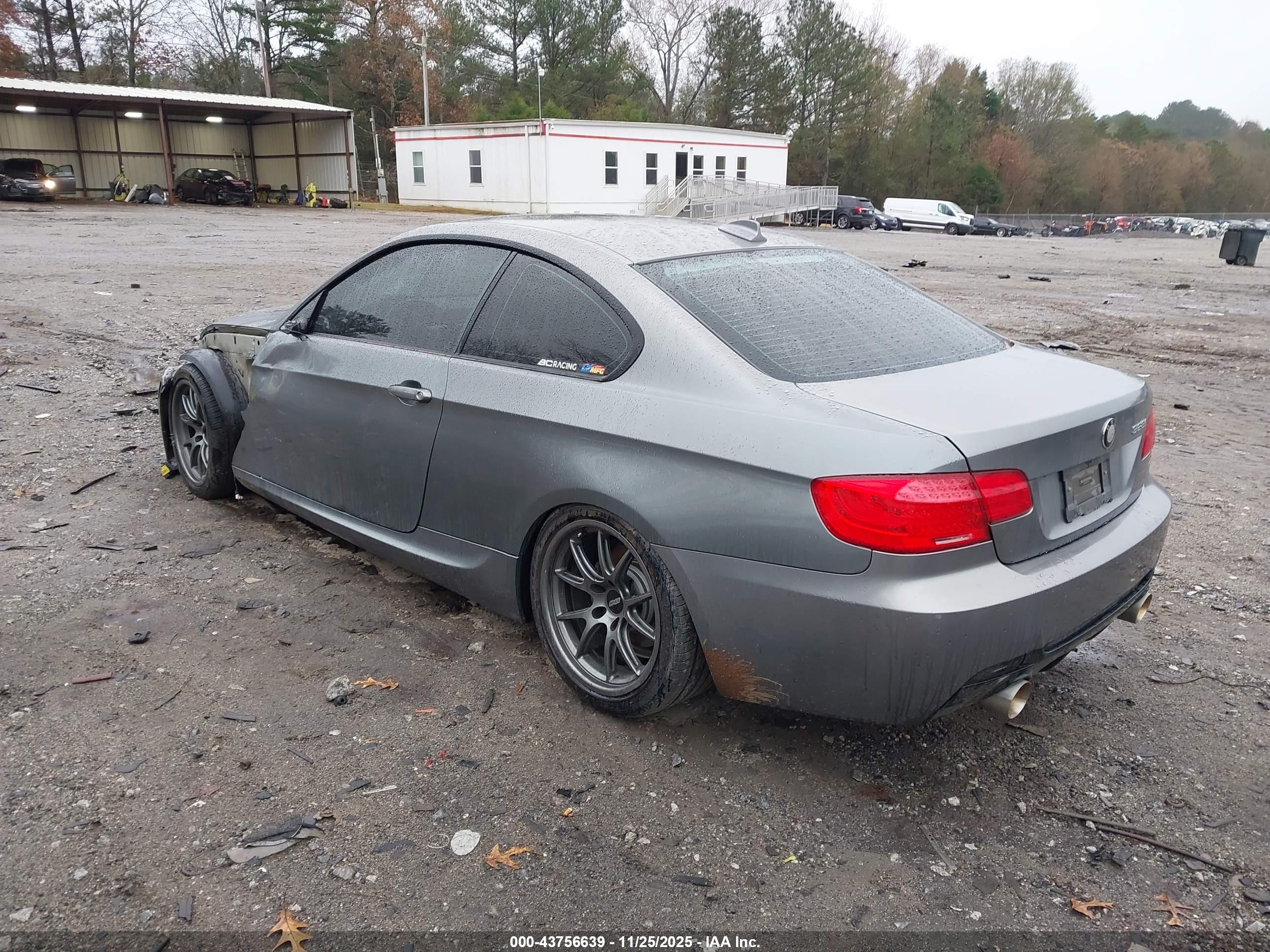 BMW 328I image 3