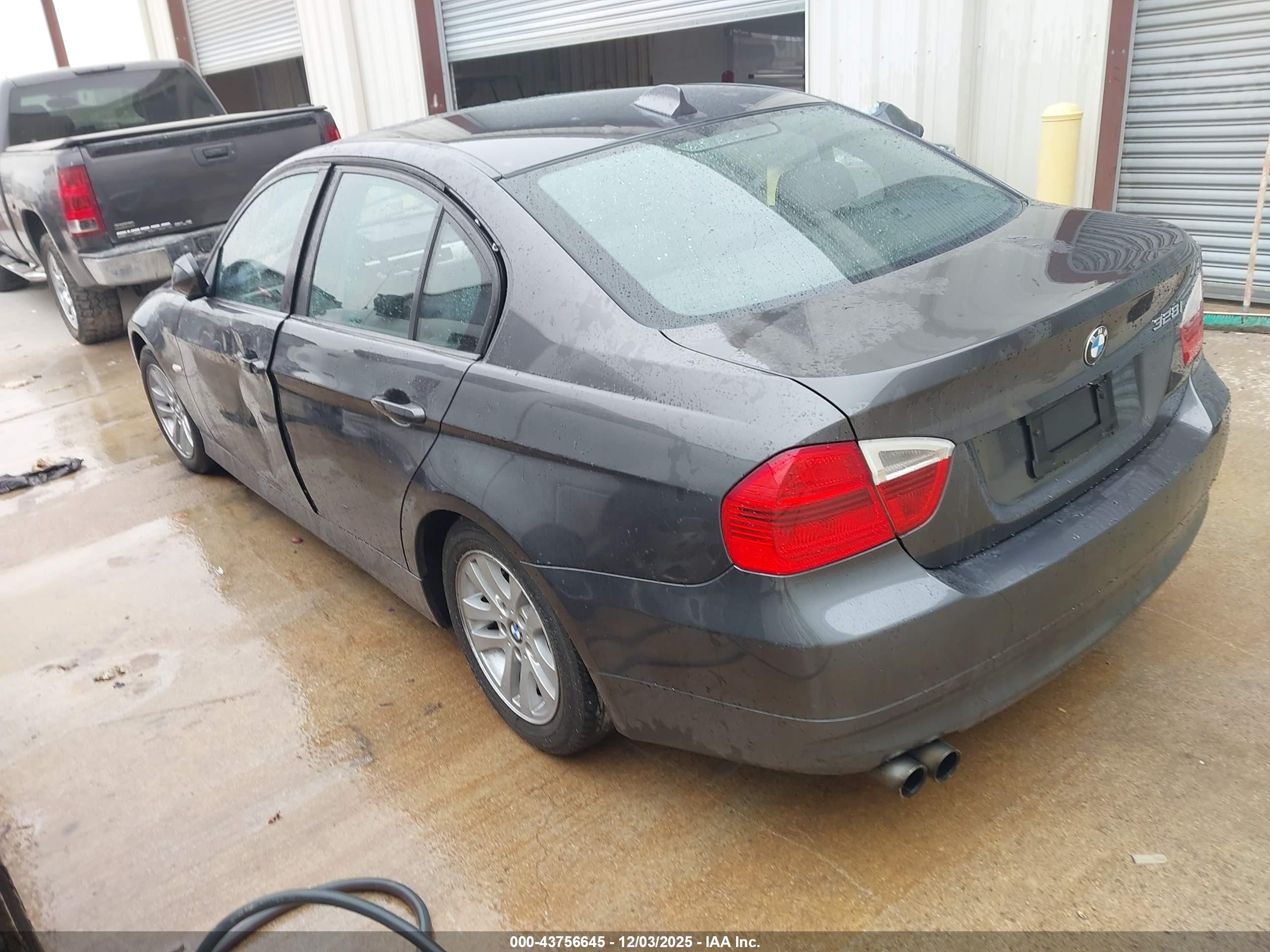 BMW 328I image 3