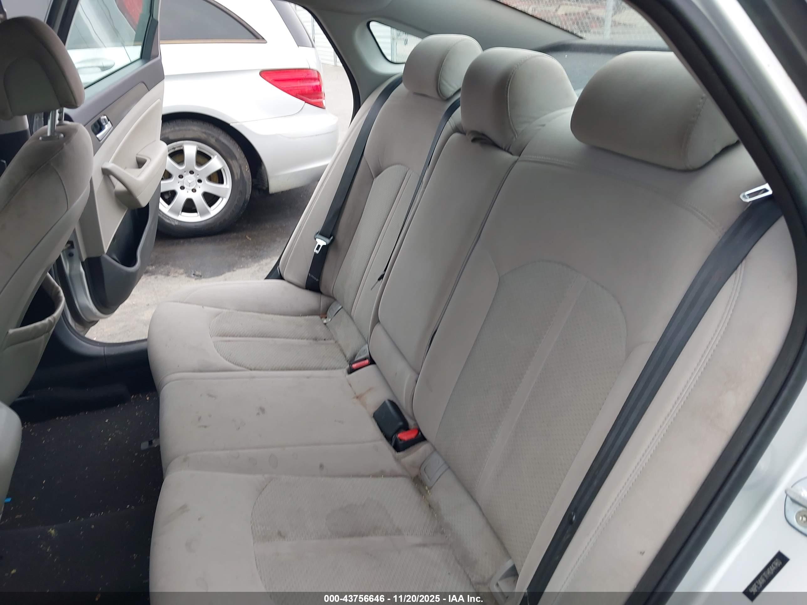 HYUNDAI SONATA image 8