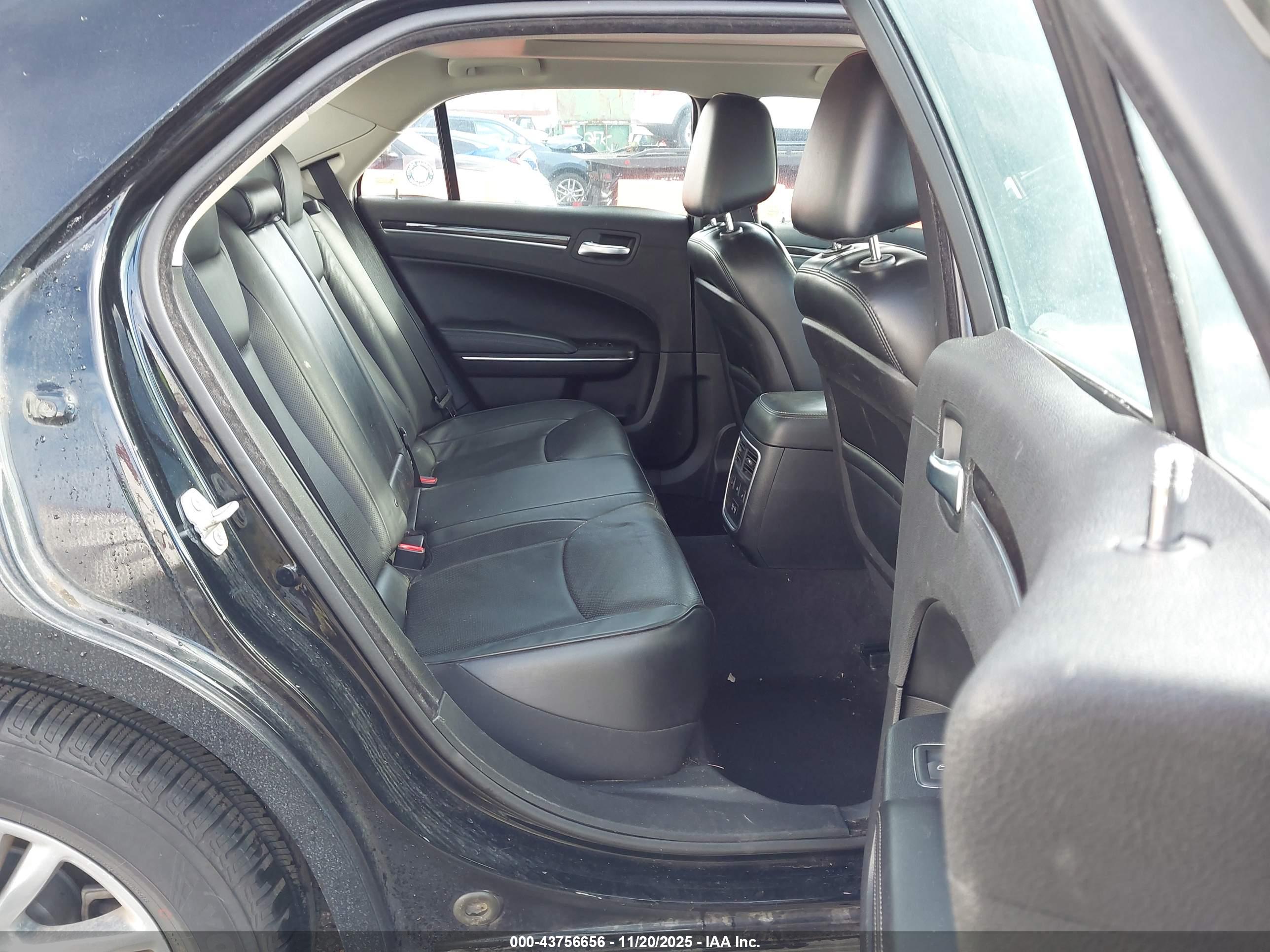 CHRYSLER 300C image 8