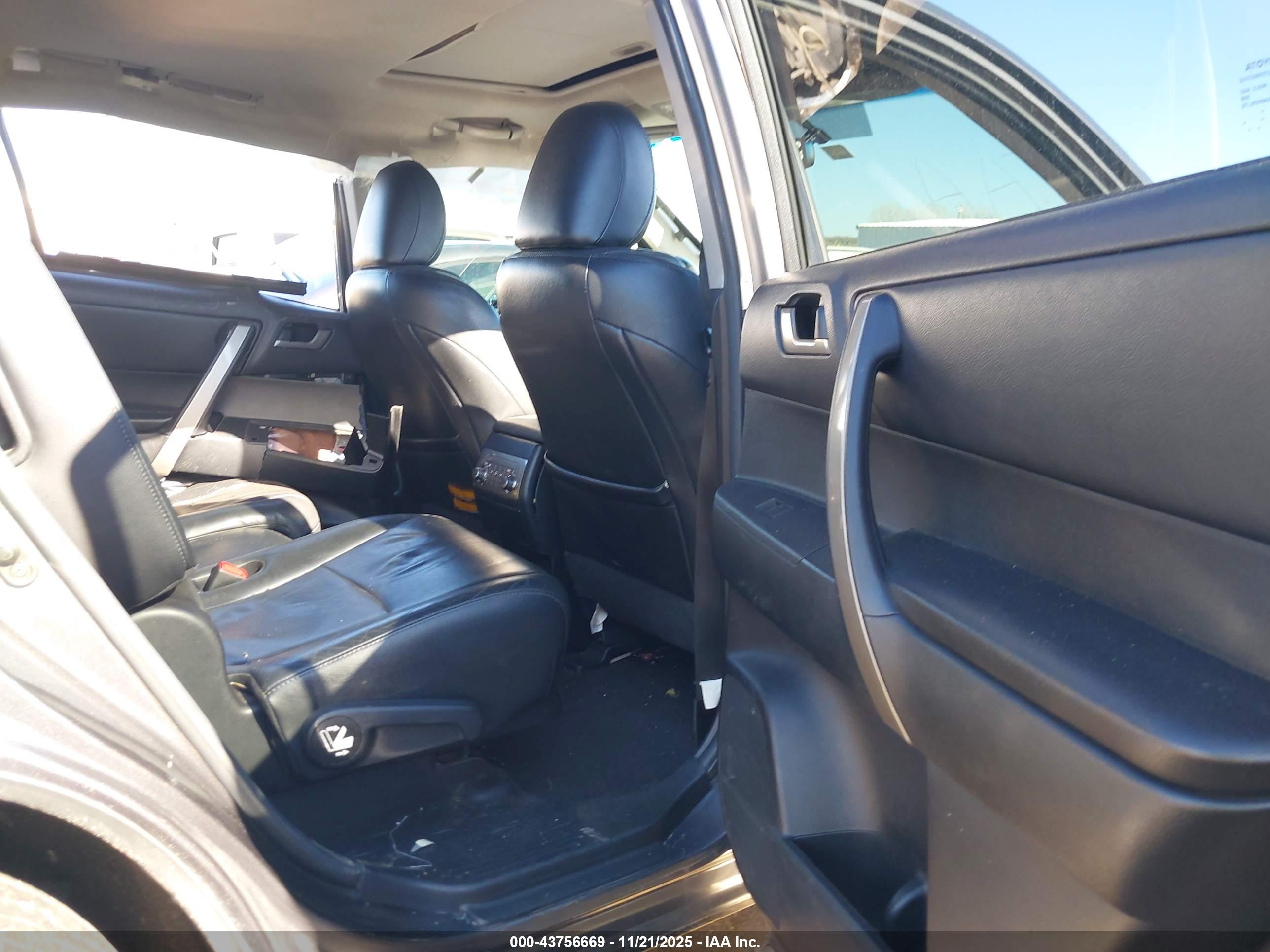 TOYOTA HIGHLANDER image 8