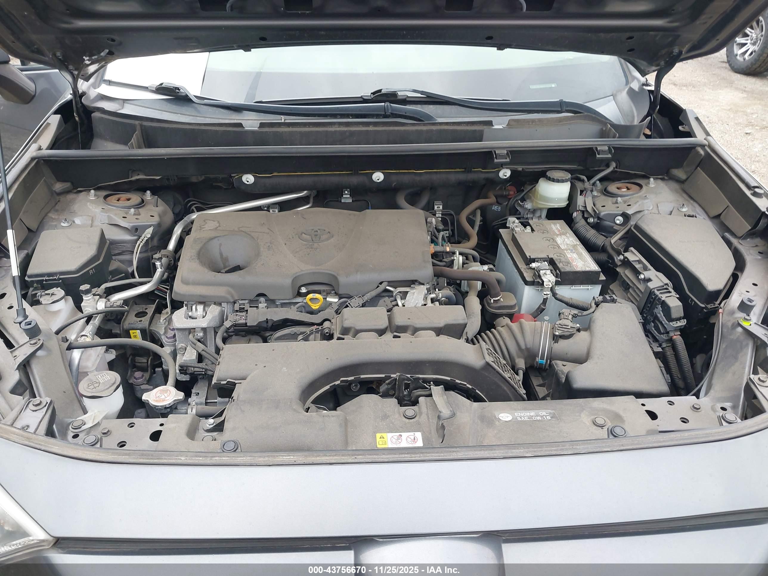 TOYOTA RAV4 image 10