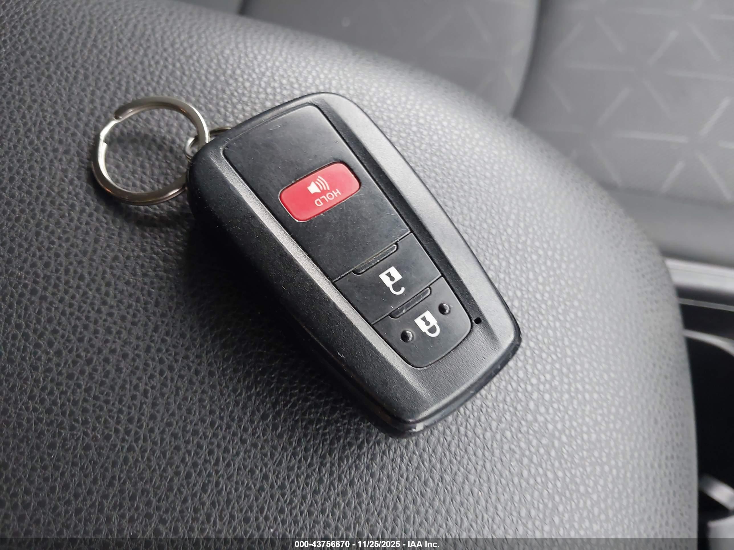TOYOTA RAV4 image 11