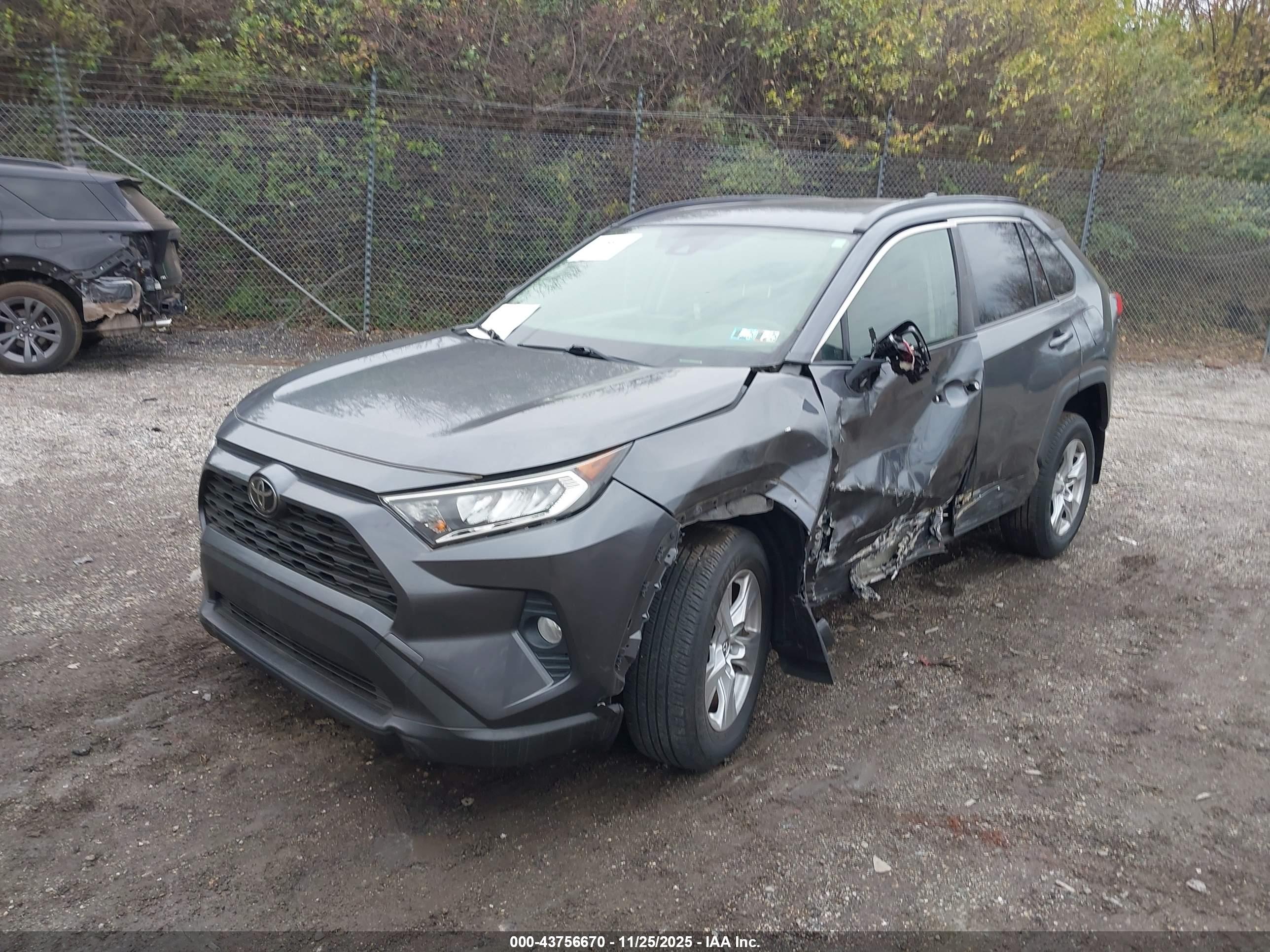 TOYOTA RAV4 image 2