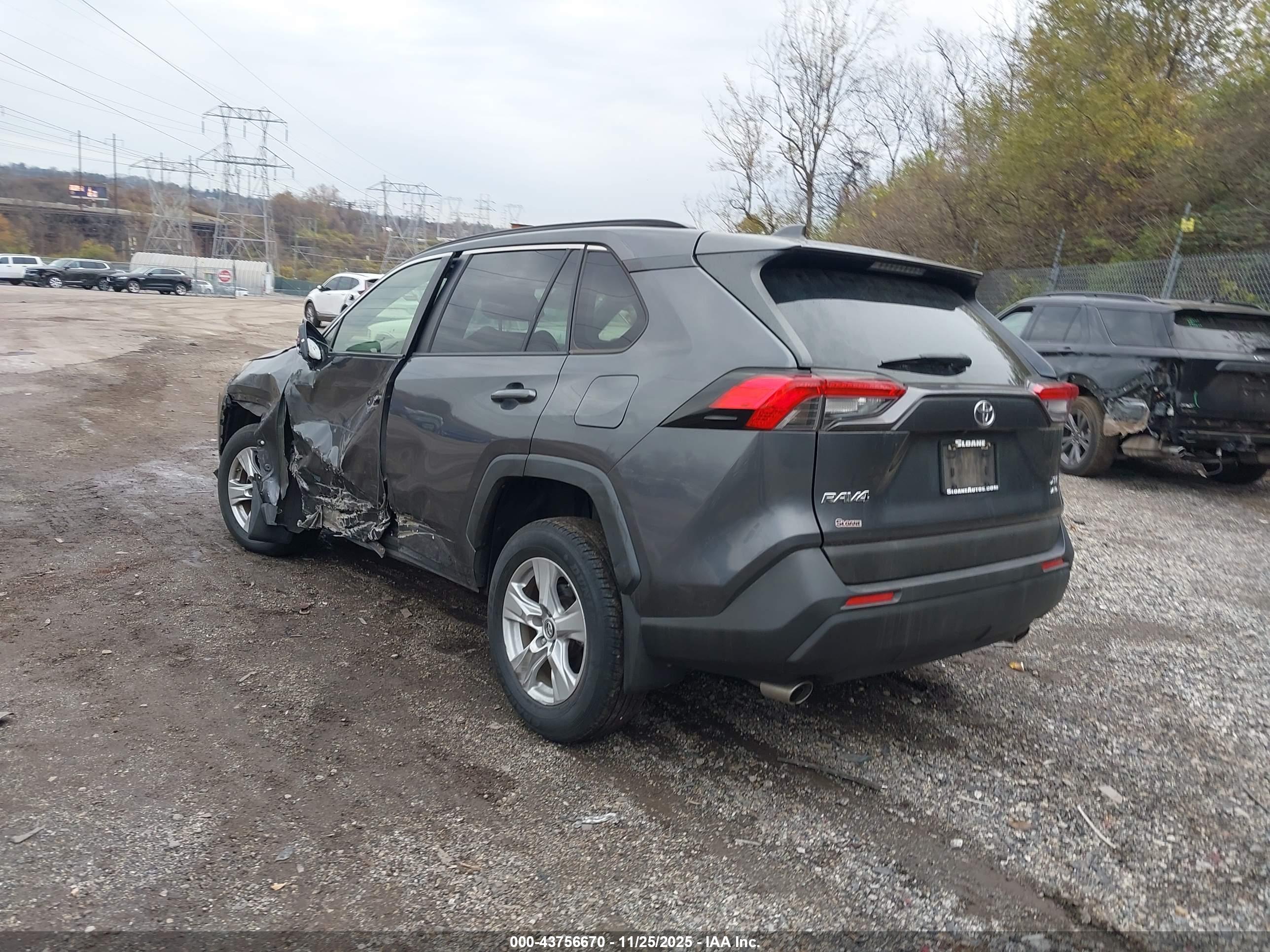 TOYOTA RAV4 image 3