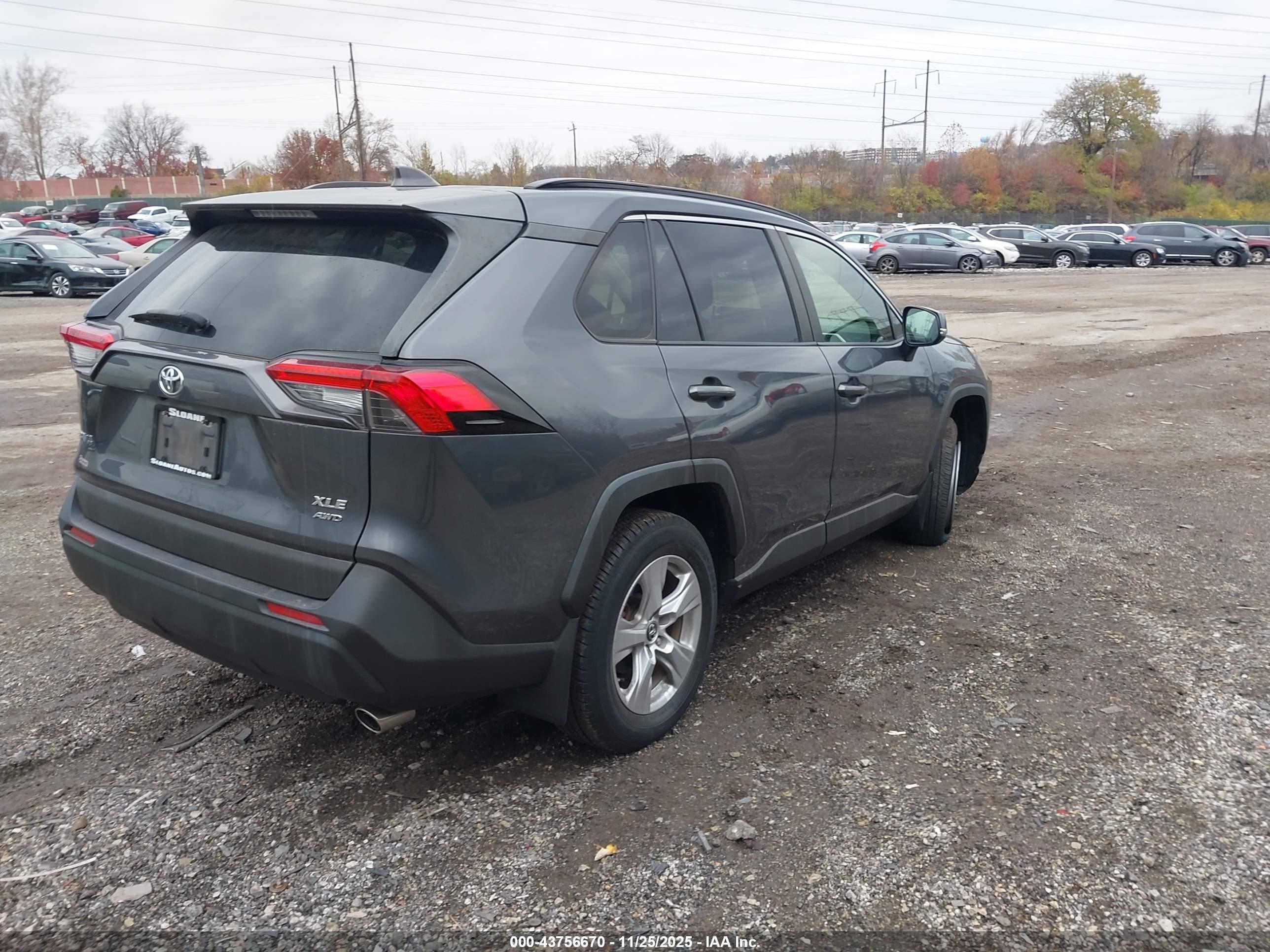 TOYOTA RAV4 image 4