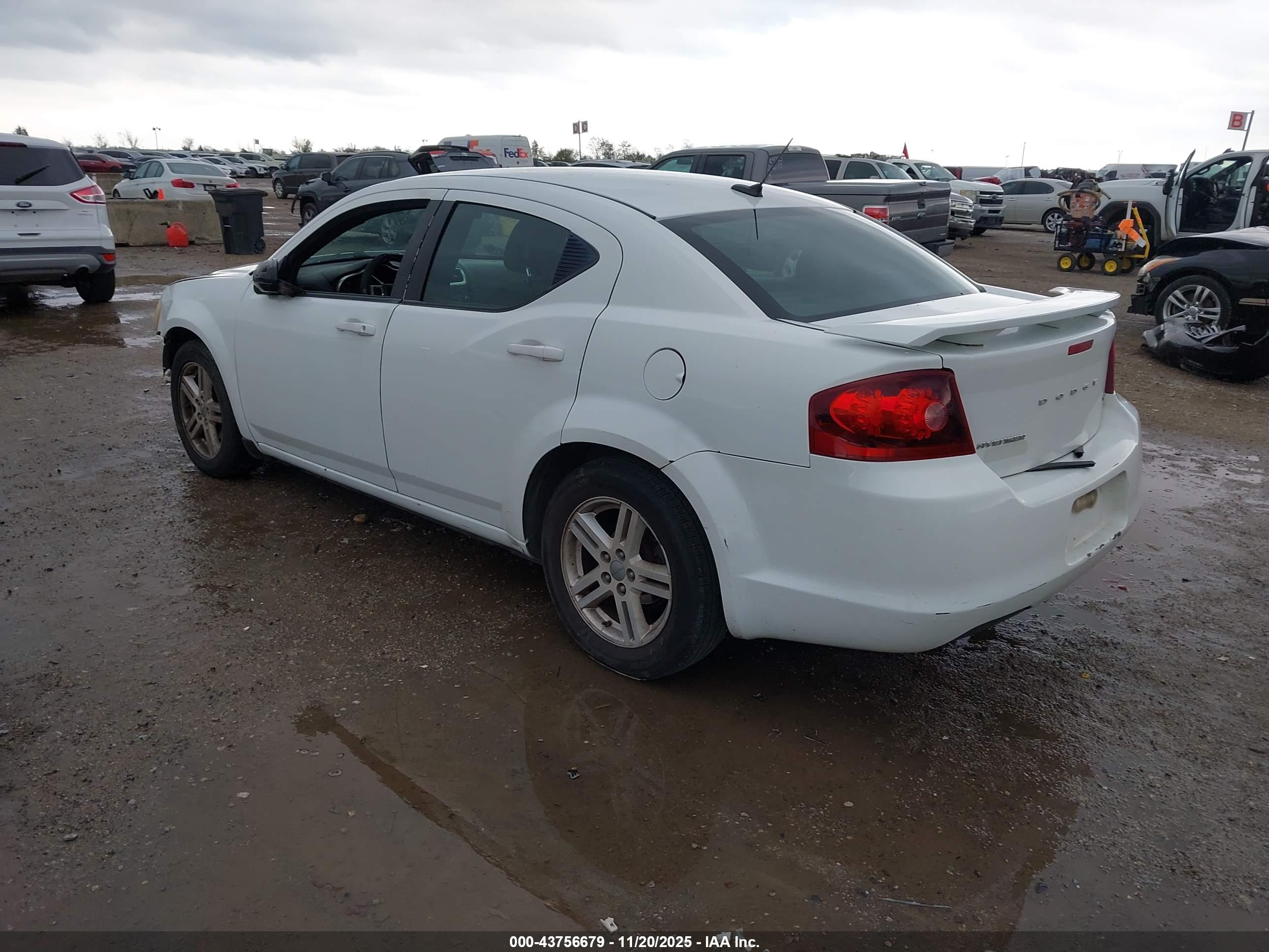 DODGE AVENGER image 3