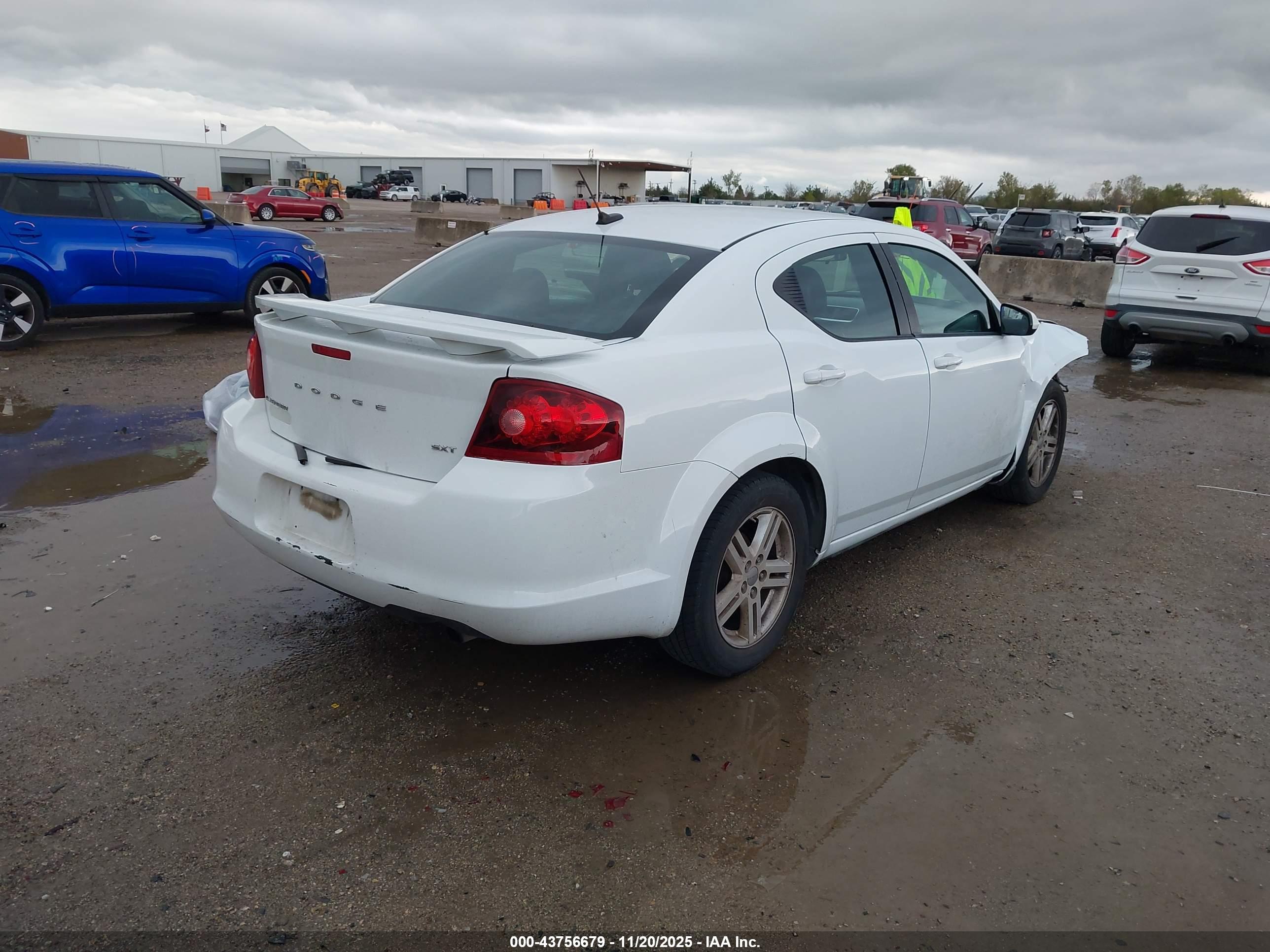 DODGE AVENGER image 4
