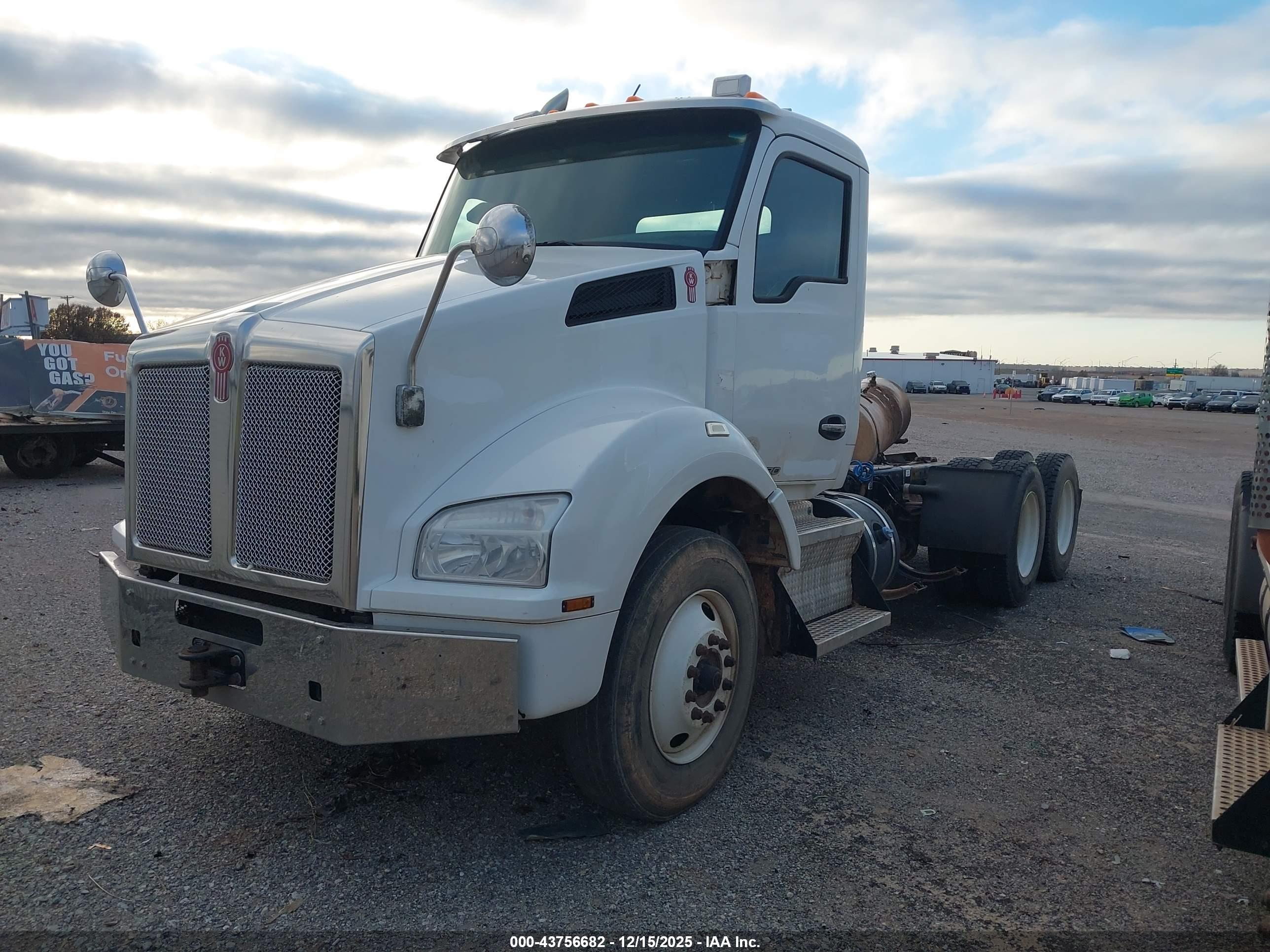 KENWORTH T880 image 2