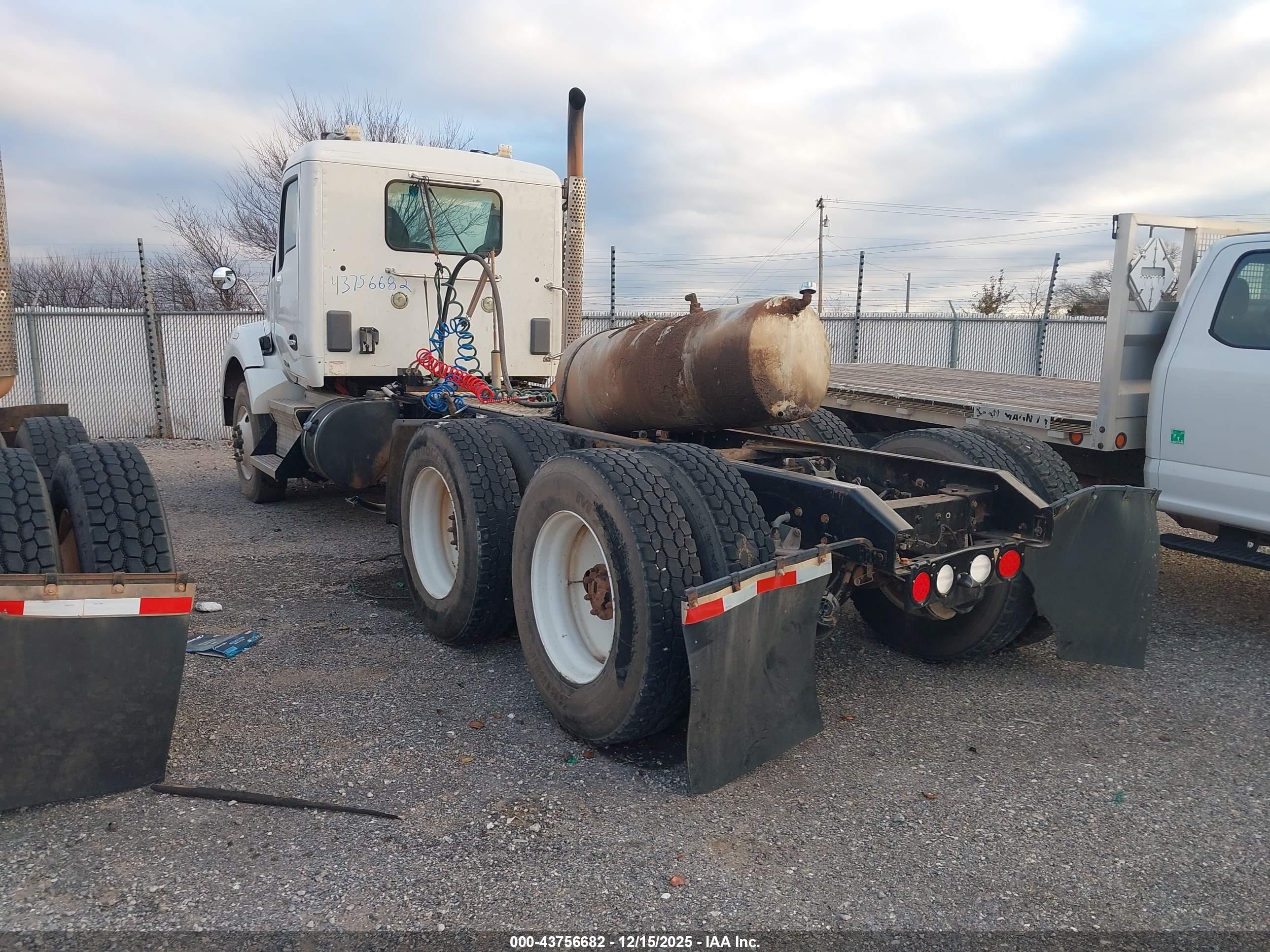 KENWORTH T880 image 3