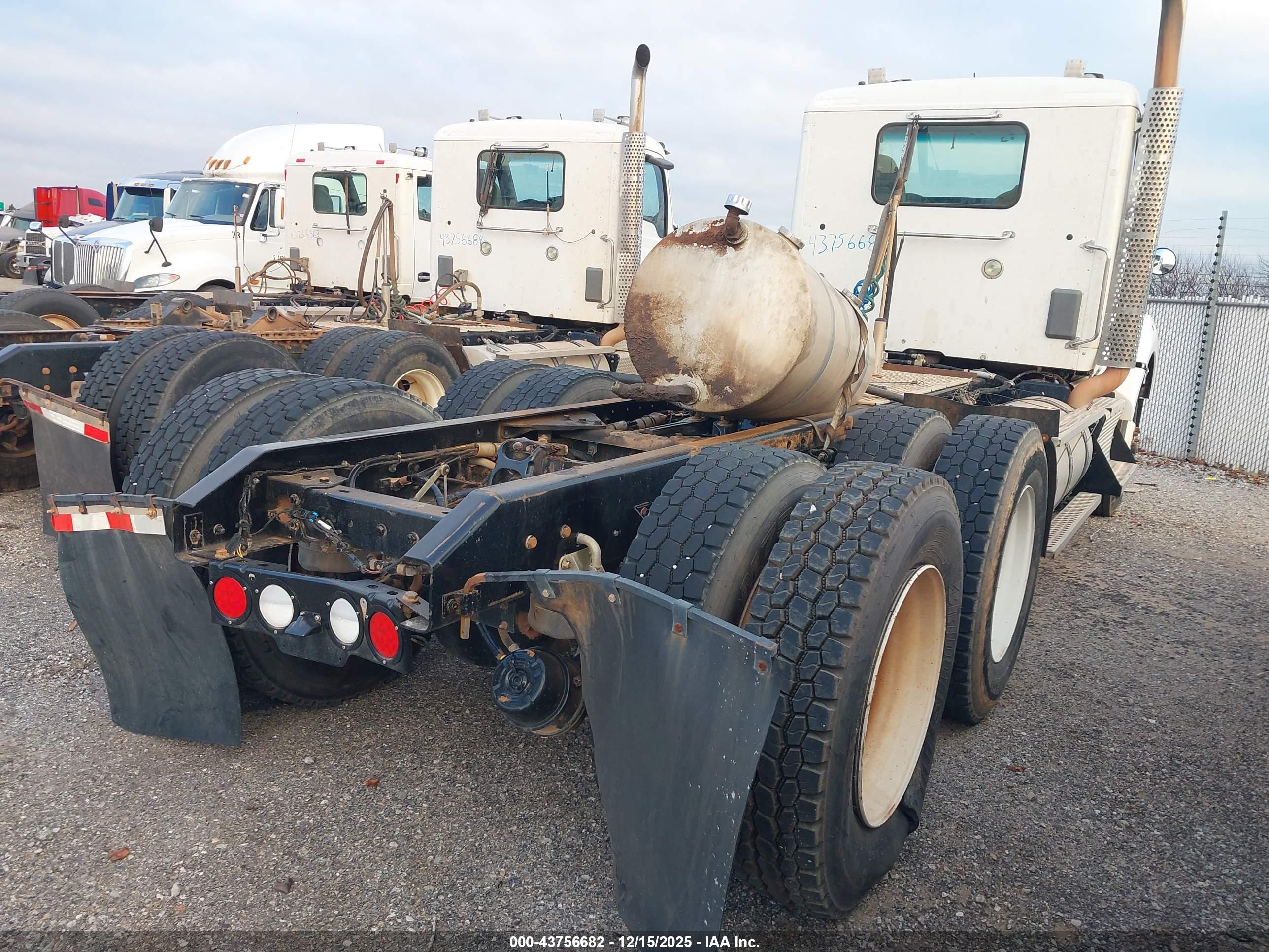 KENWORTH T880 image 4