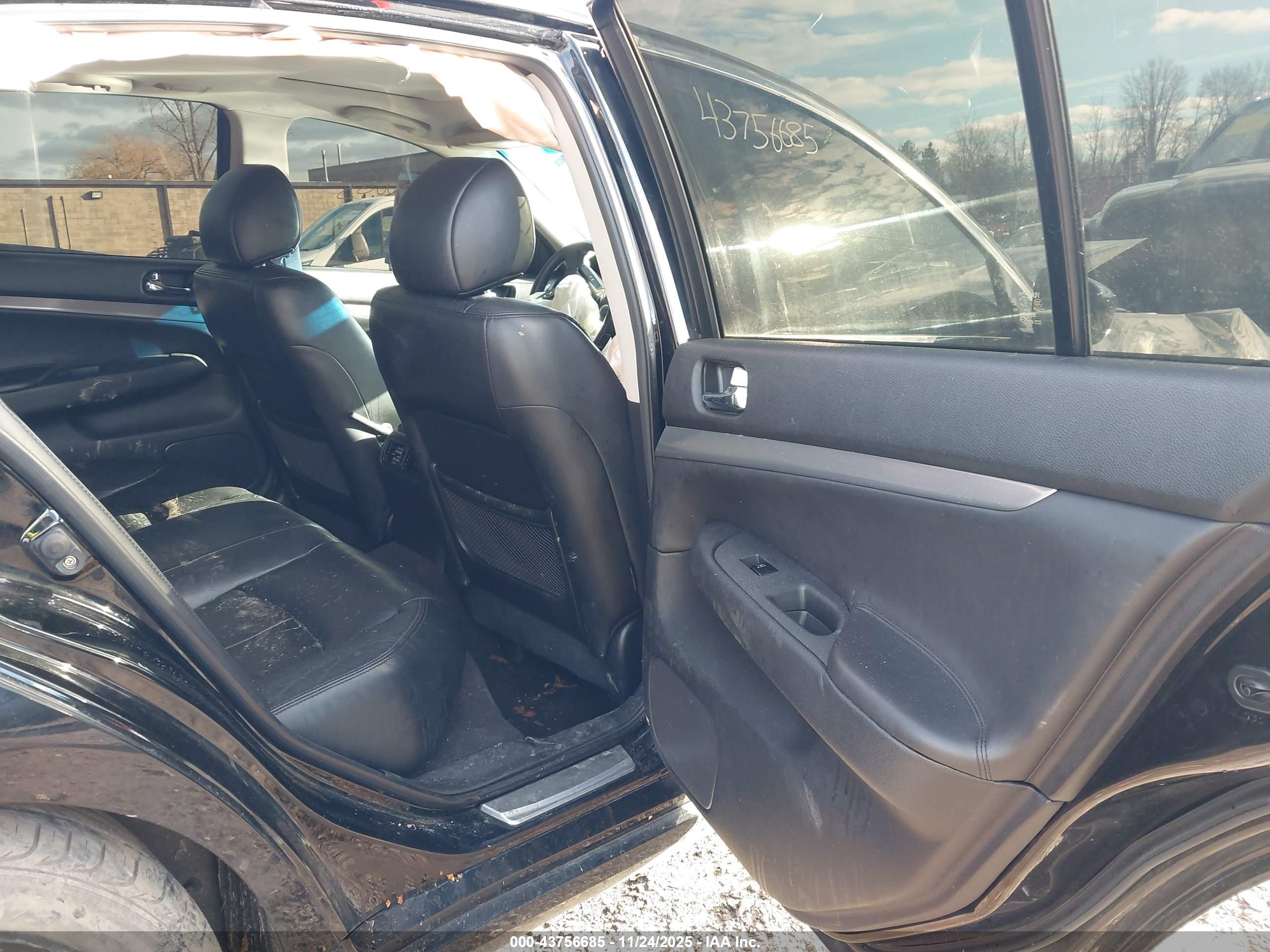 INFINITI Q40 image 8