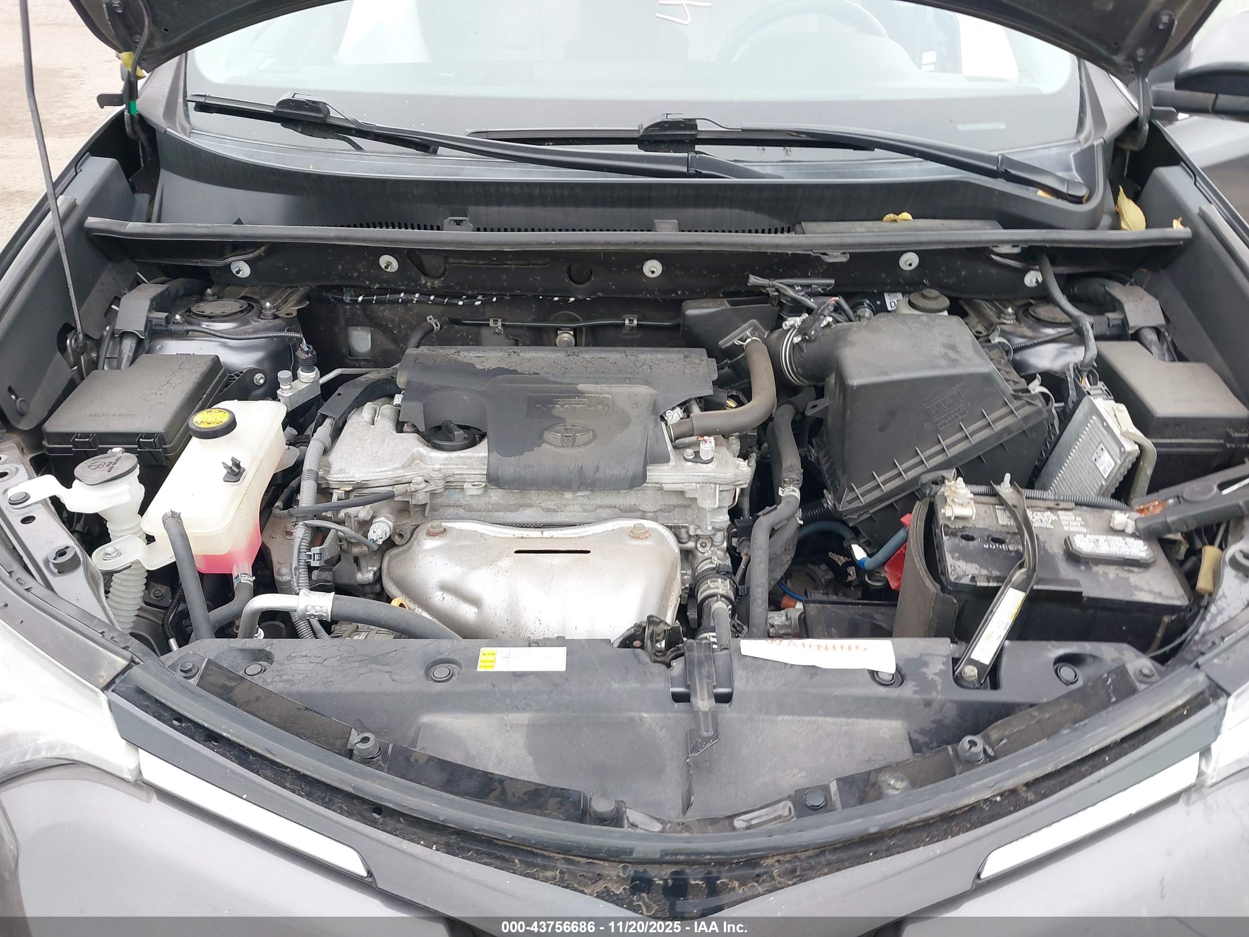 TOYOTA RAV4 image 10
