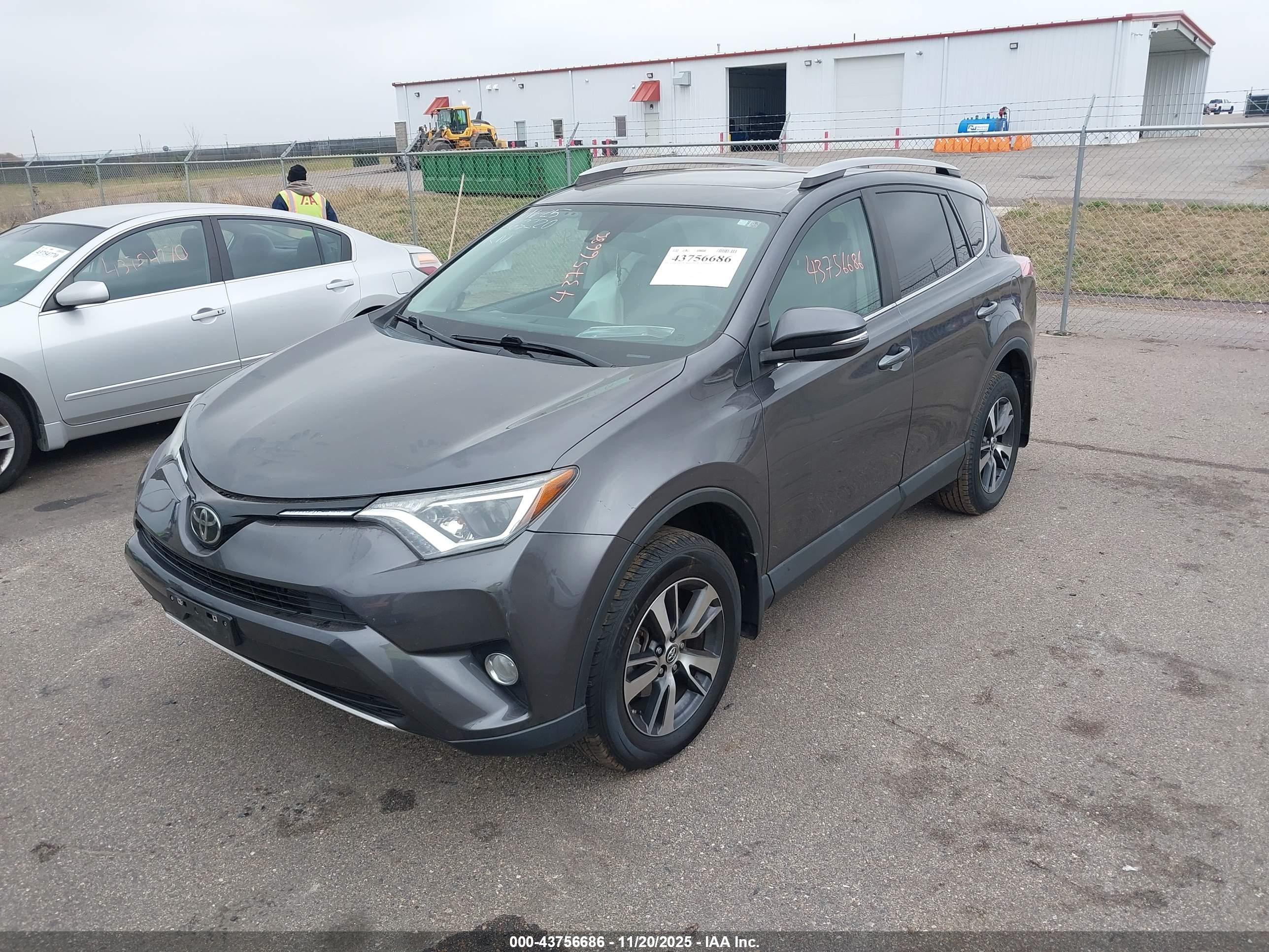 TOYOTA RAV4 image 2