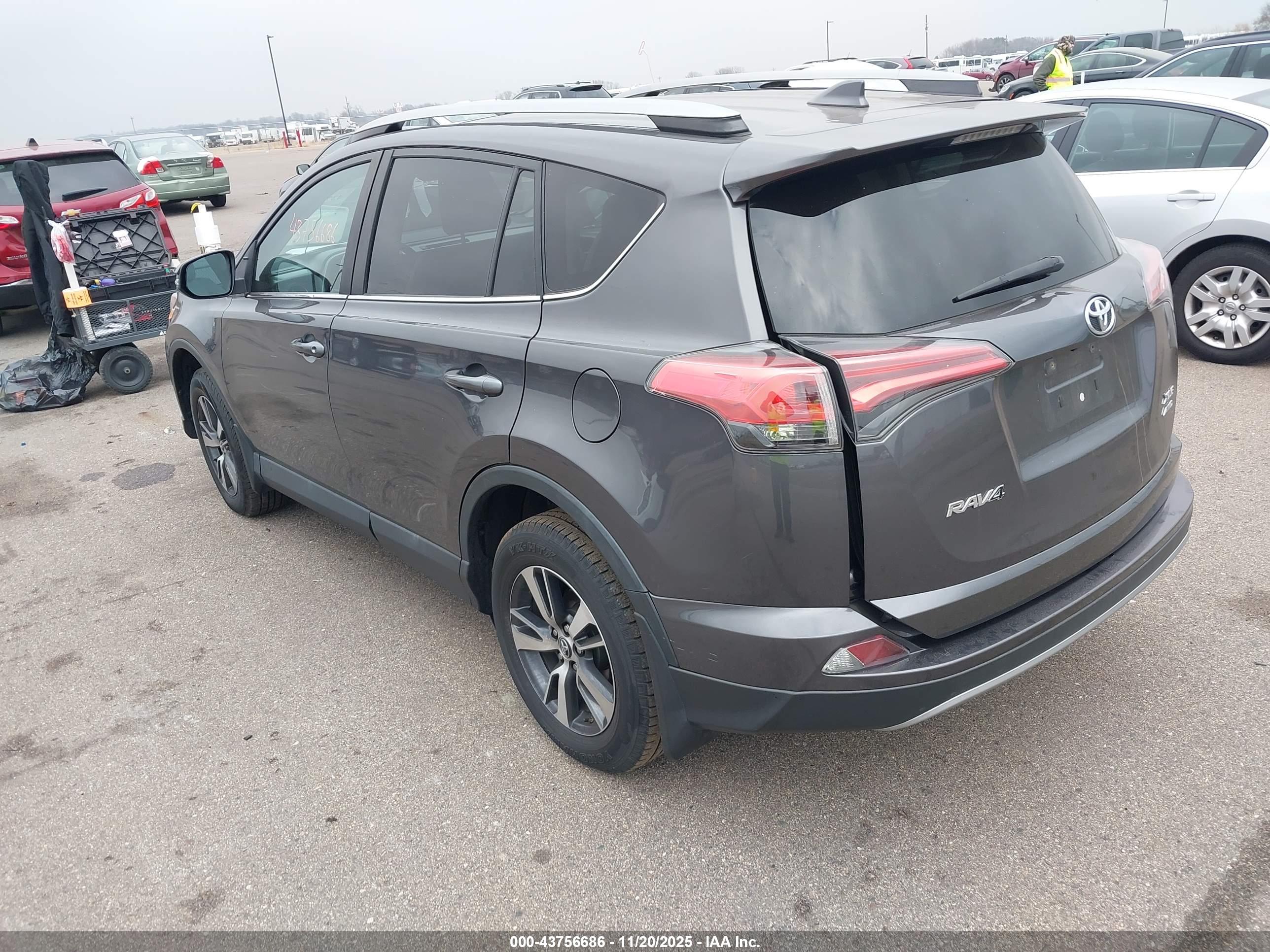 TOYOTA RAV4 image 3
