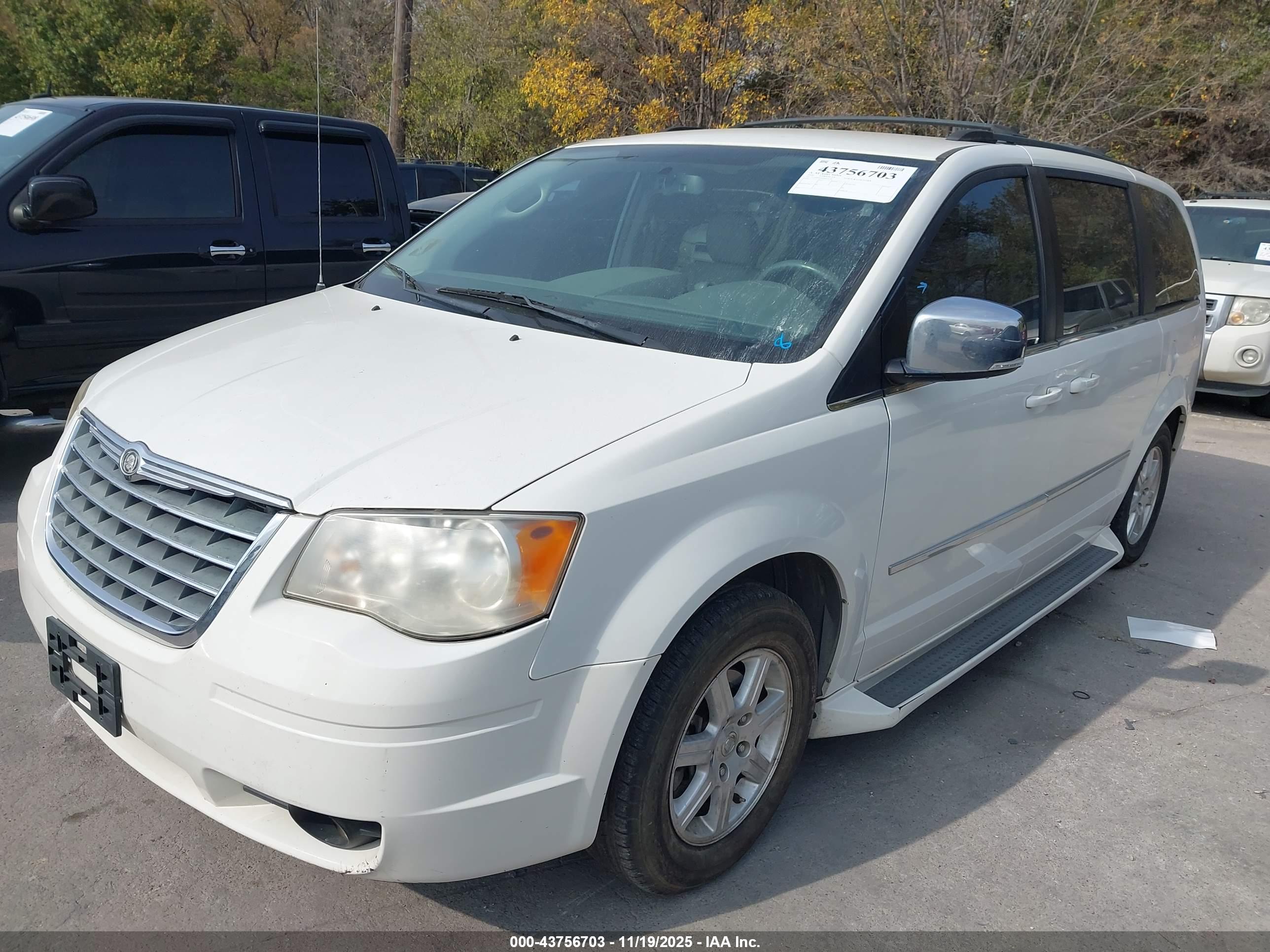 CHRYSLER TOWN image 2