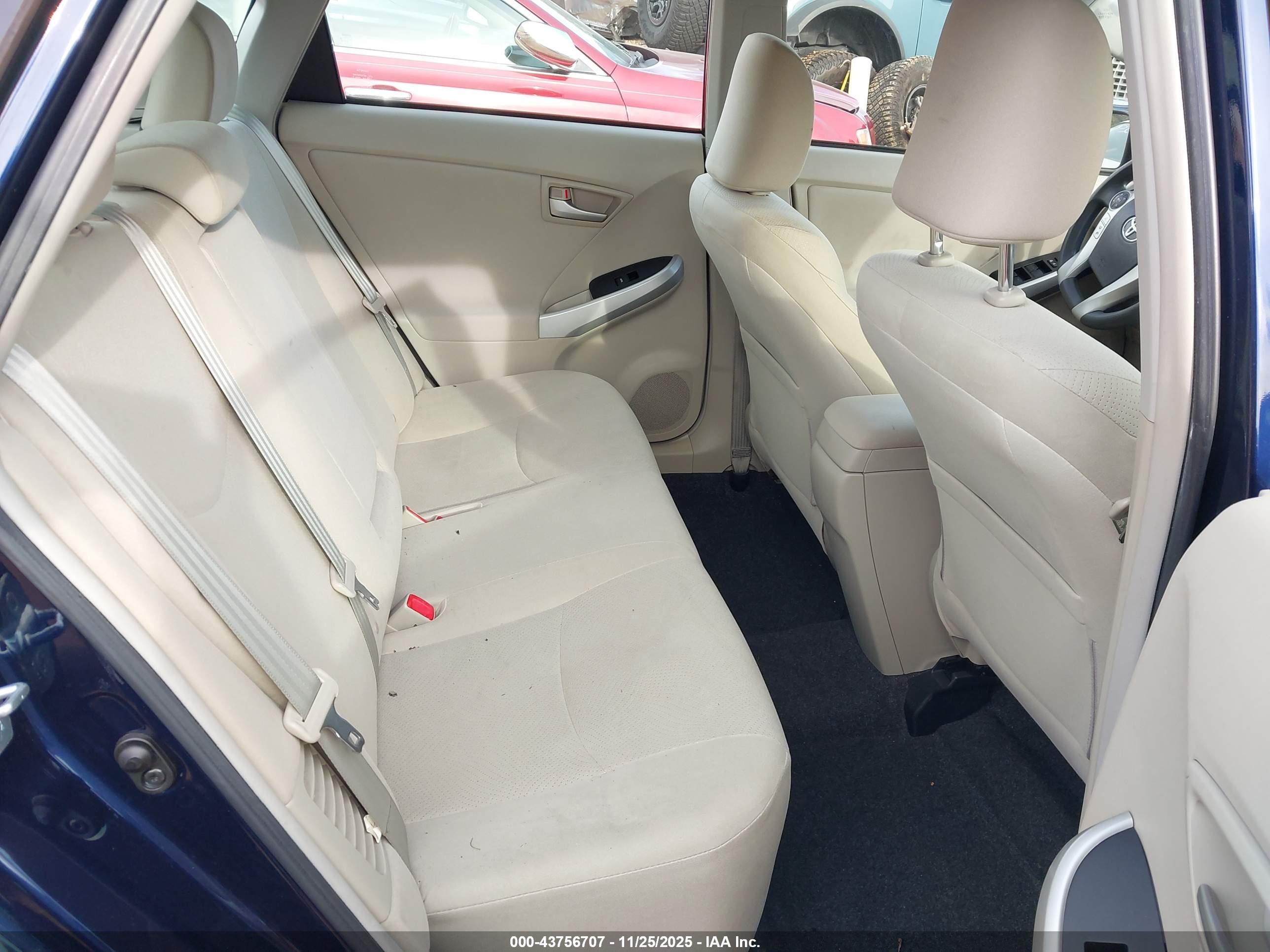 TOYOTA PRIUS image 8