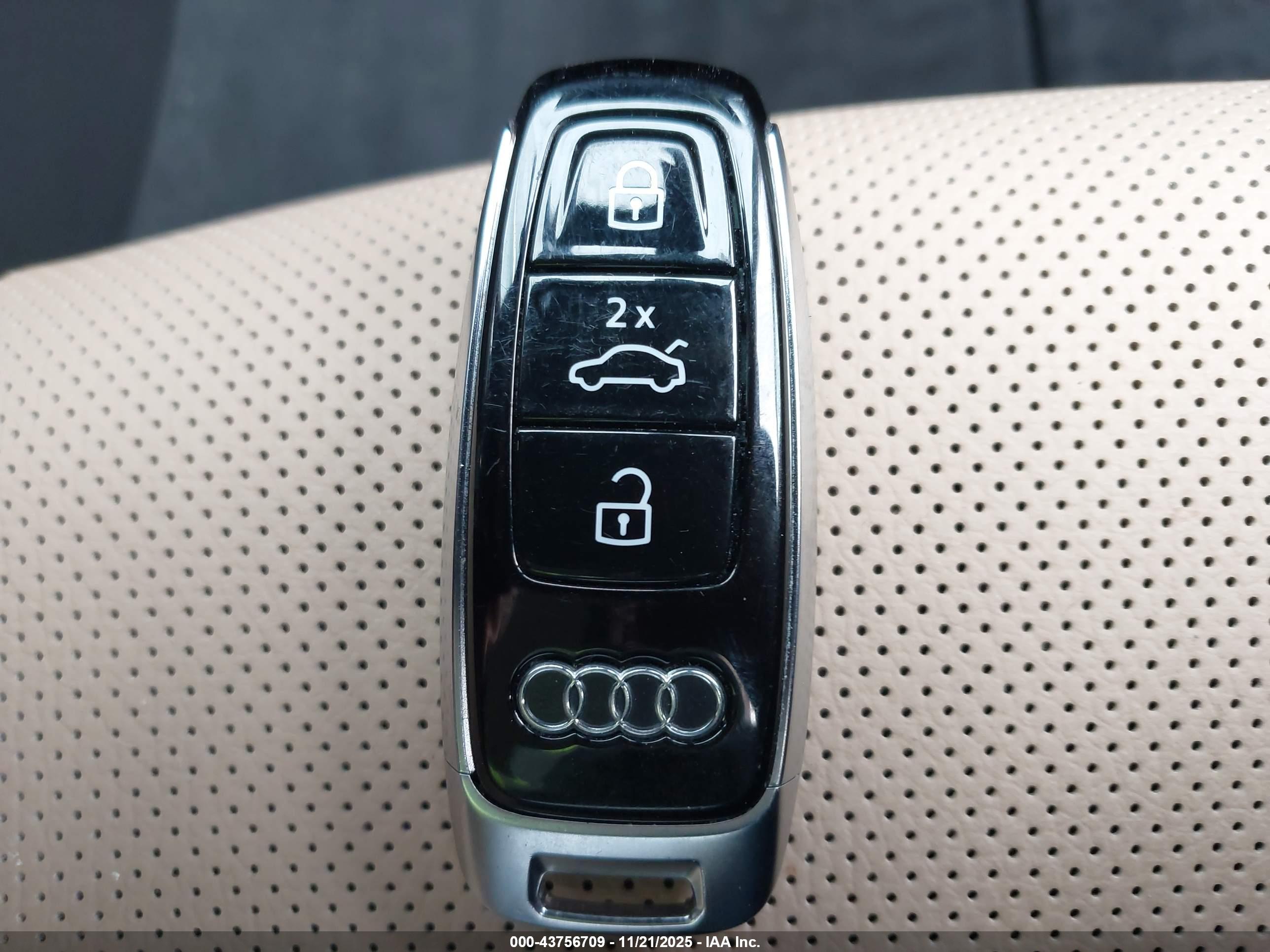AUDI Q7 image 11