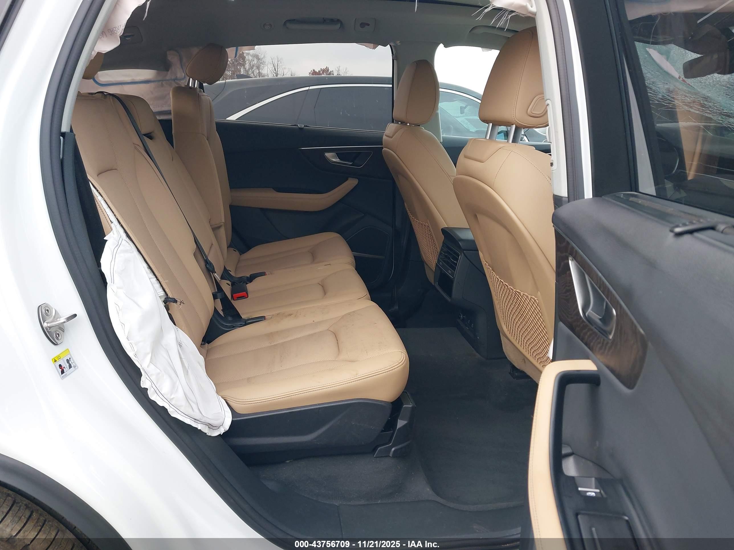 AUDI Q7 image 8