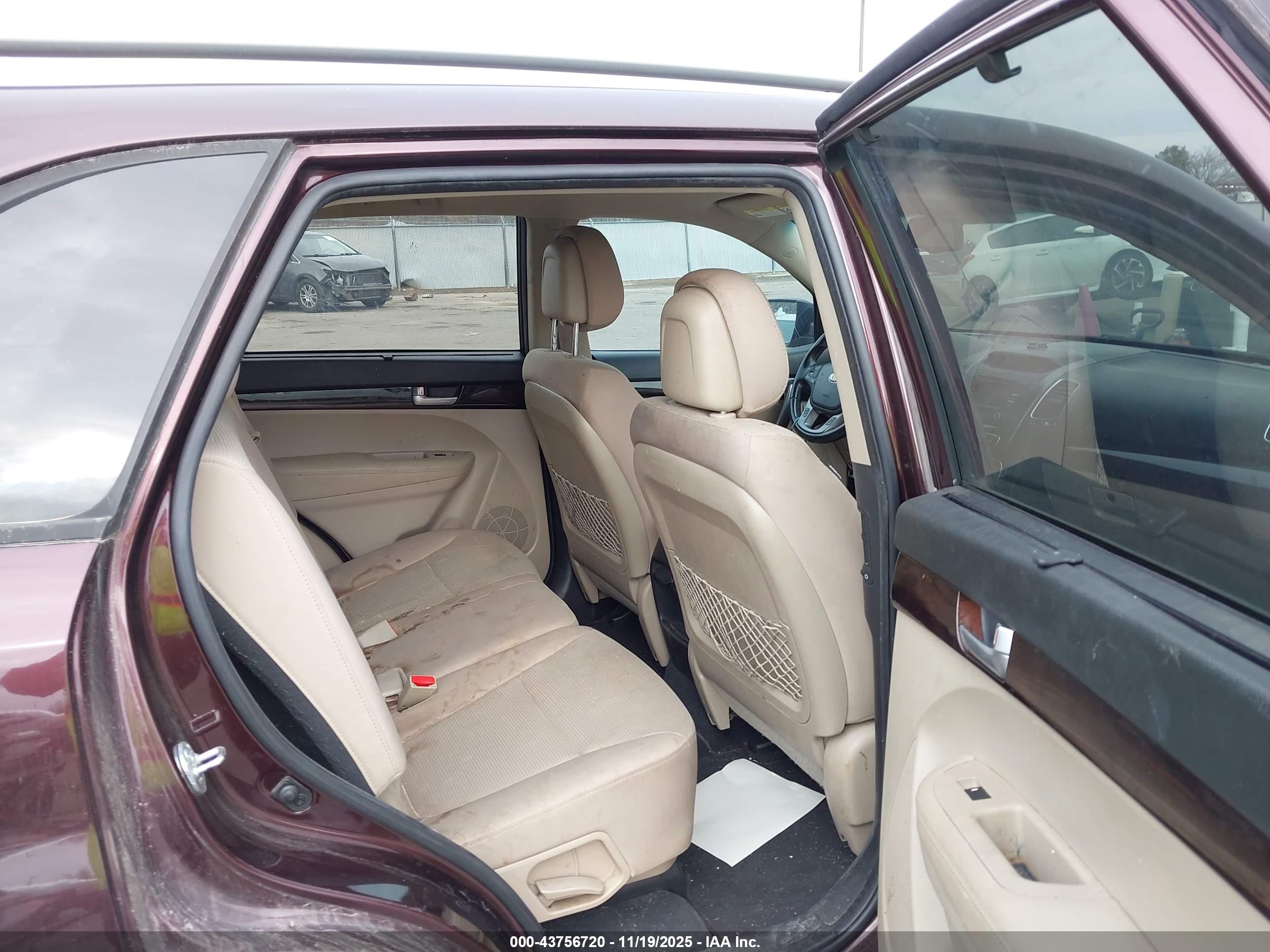 KIA SORENTO image 8