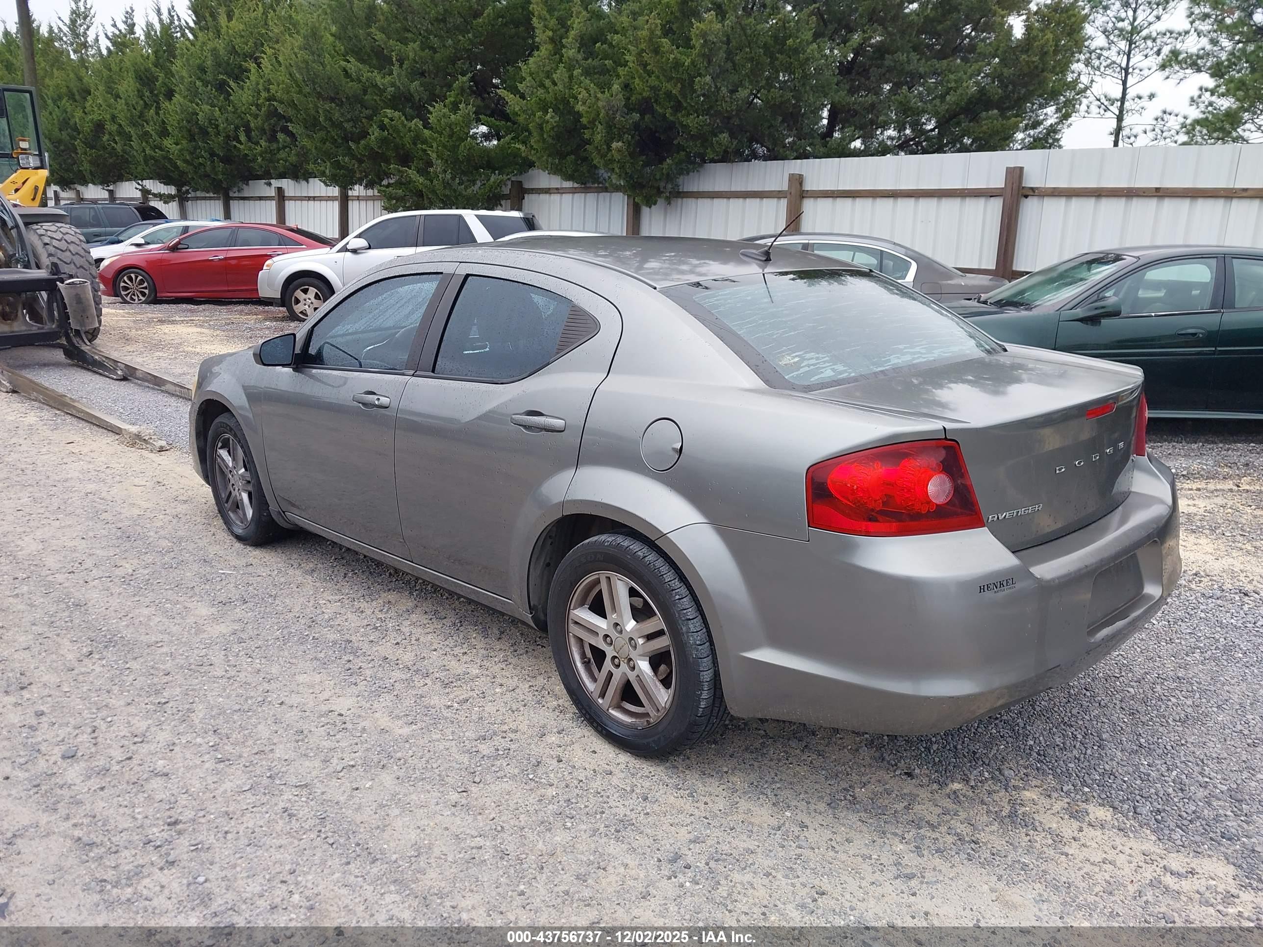 DODGE AVENGER image 3