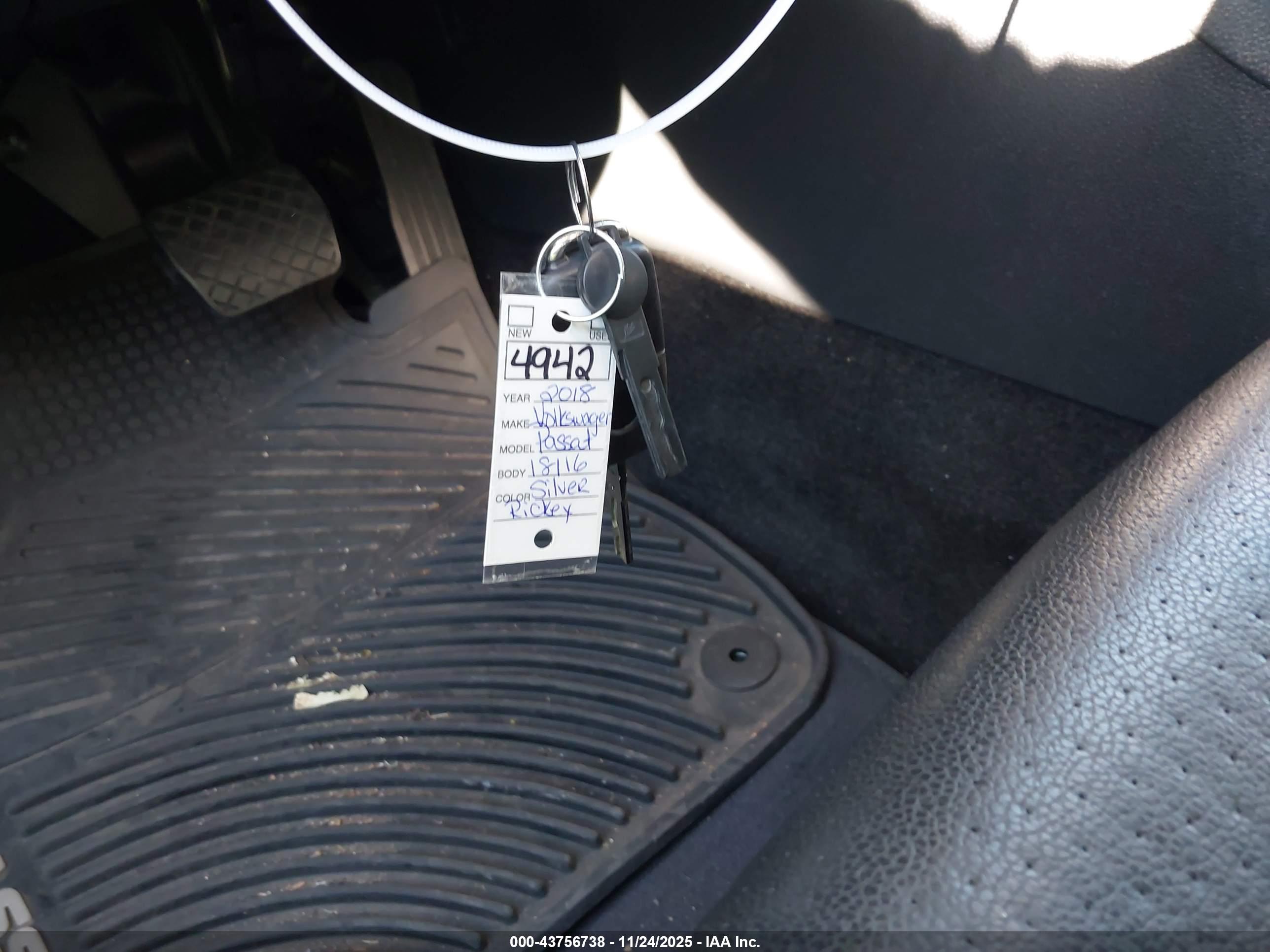VOLKSWAGEN PASSAT image 11