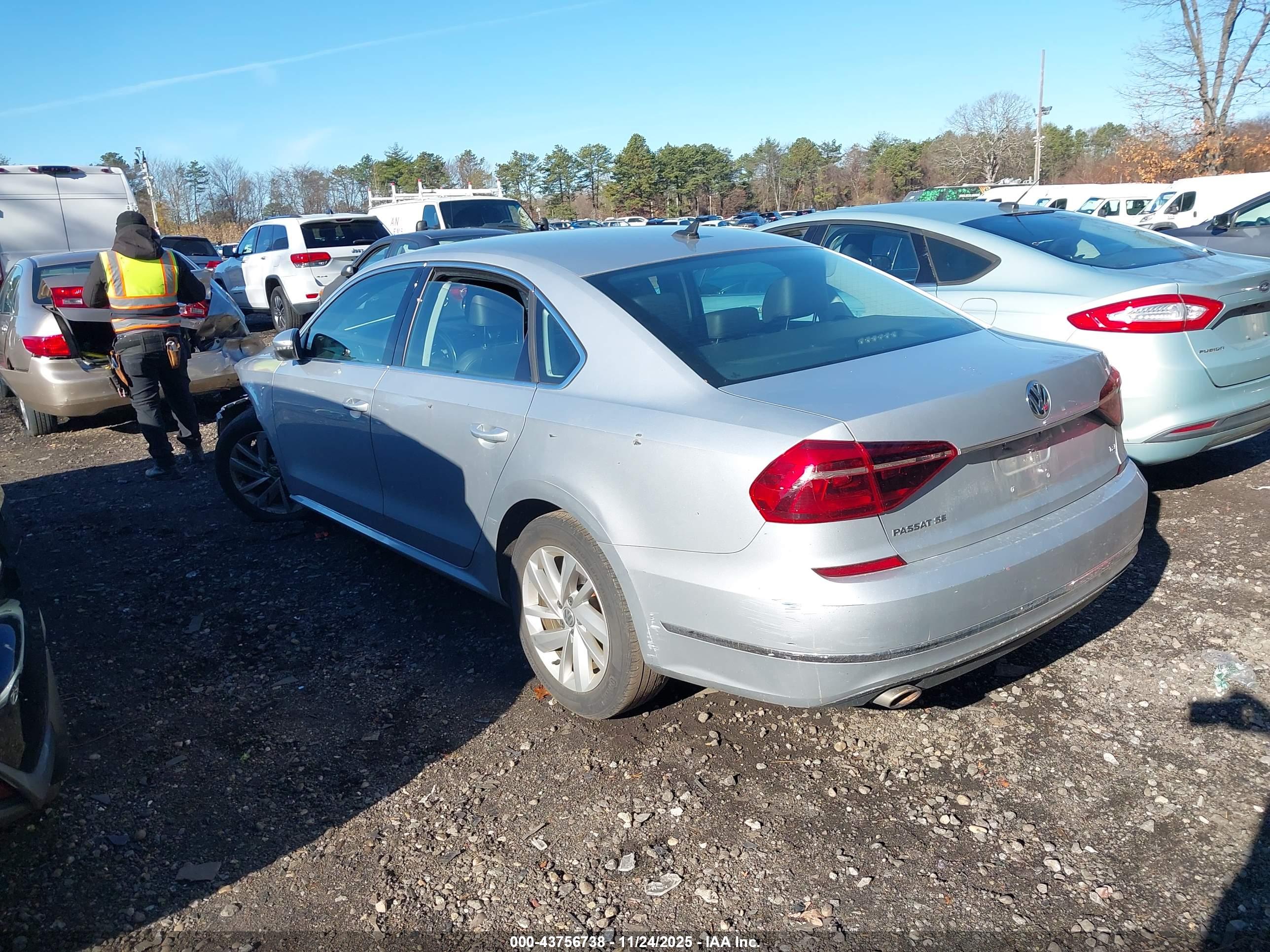 VOLKSWAGEN PASSAT image 3
