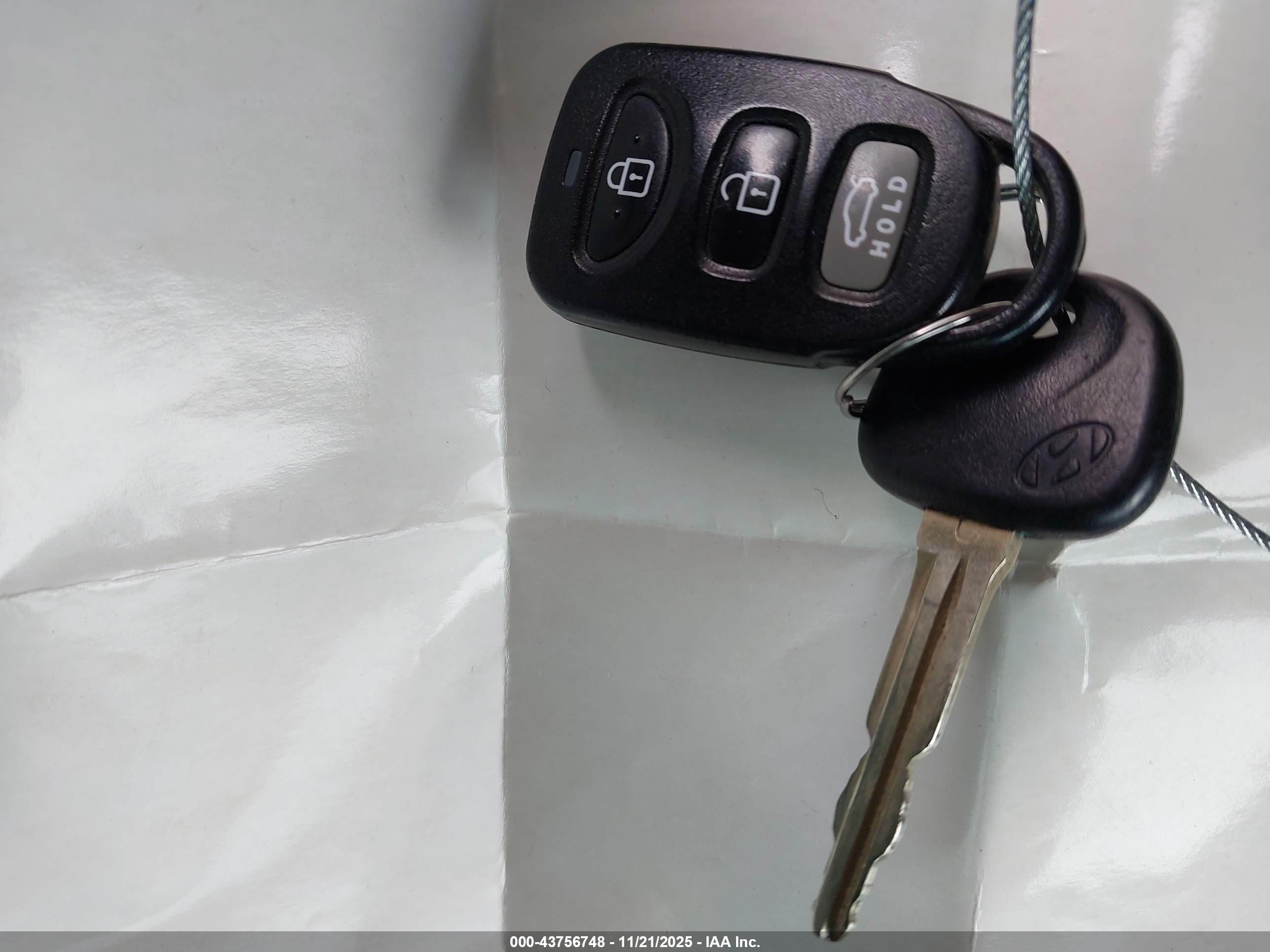 HYUNDAI ELANTRA image 11
