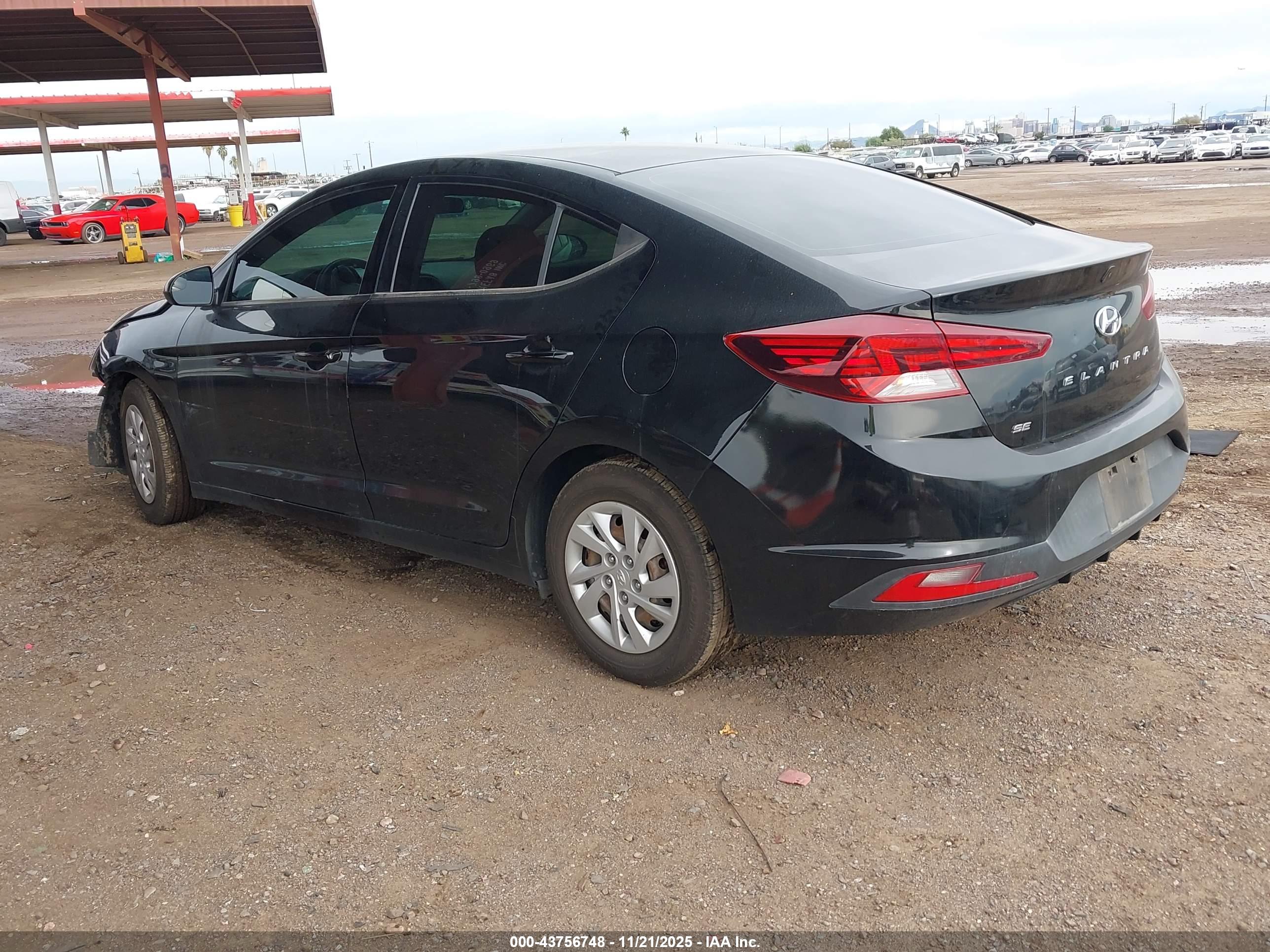 HYUNDAI ELANTRA image 3
