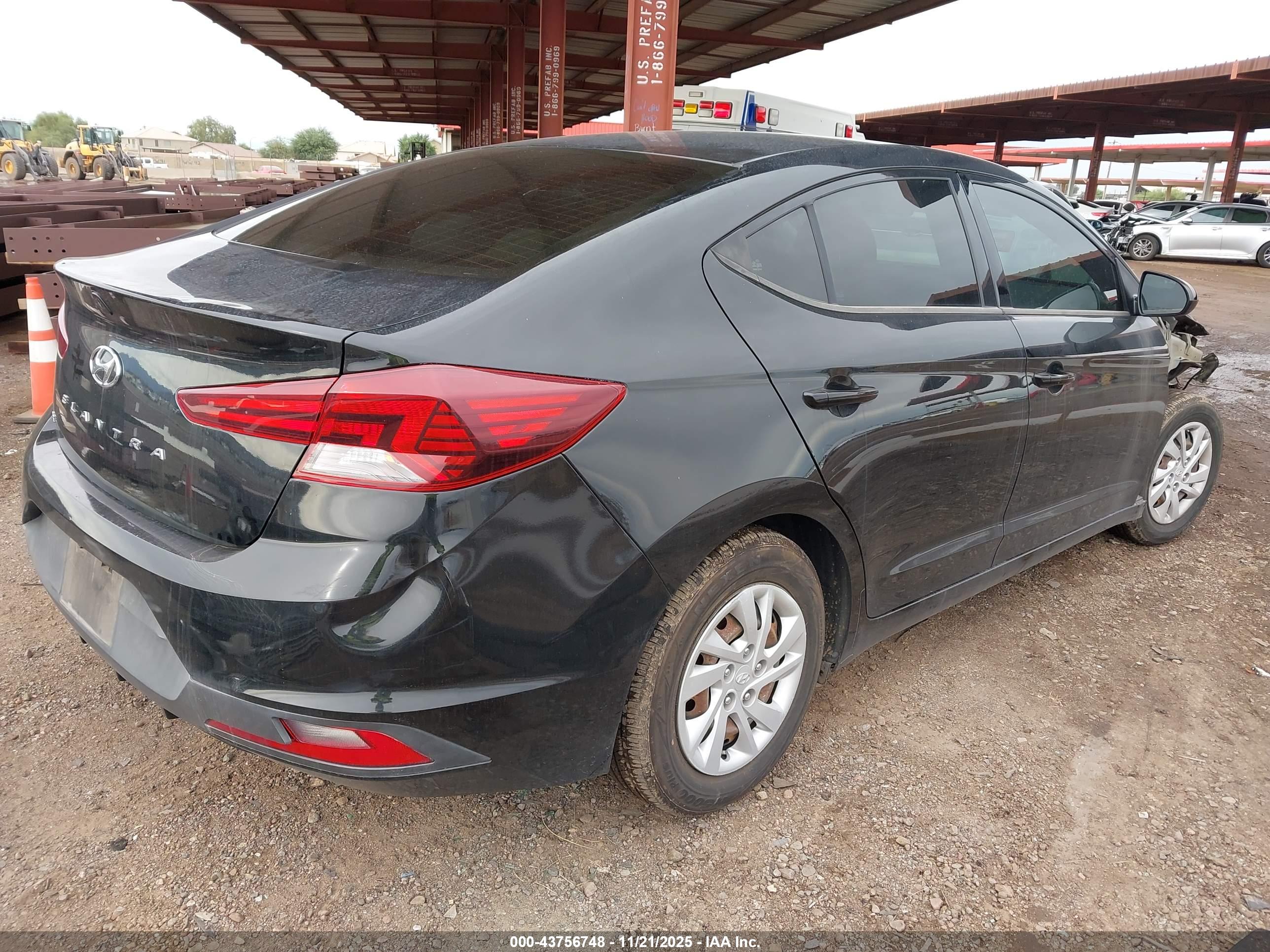 HYUNDAI ELANTRA image 4