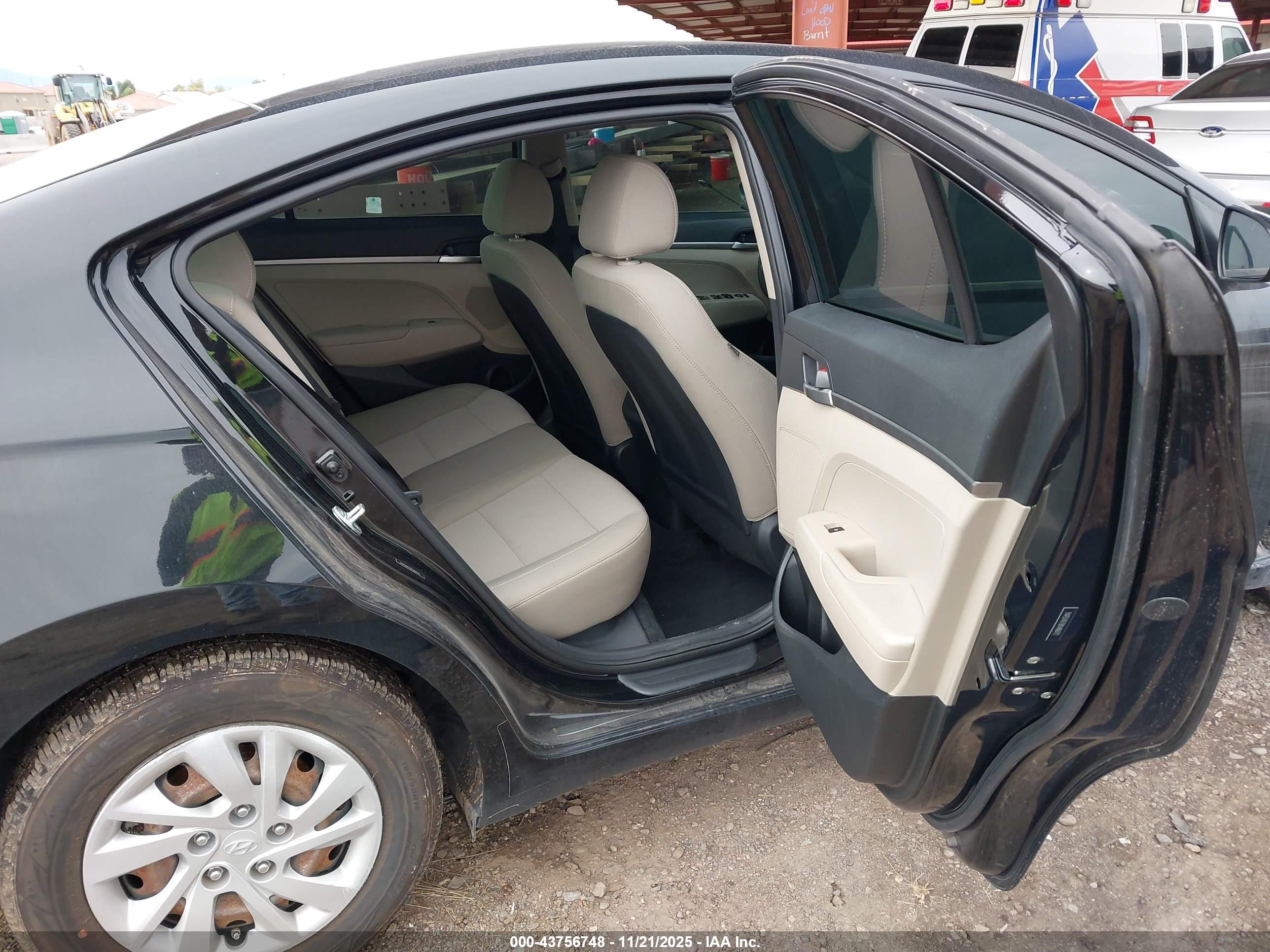 HYUNDAI ELANTRA image 8